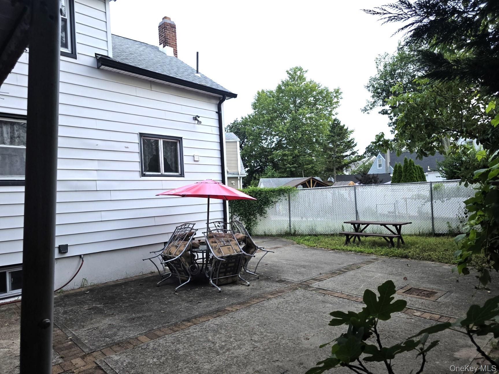 17 June Avenue, Bayville, NY 11709