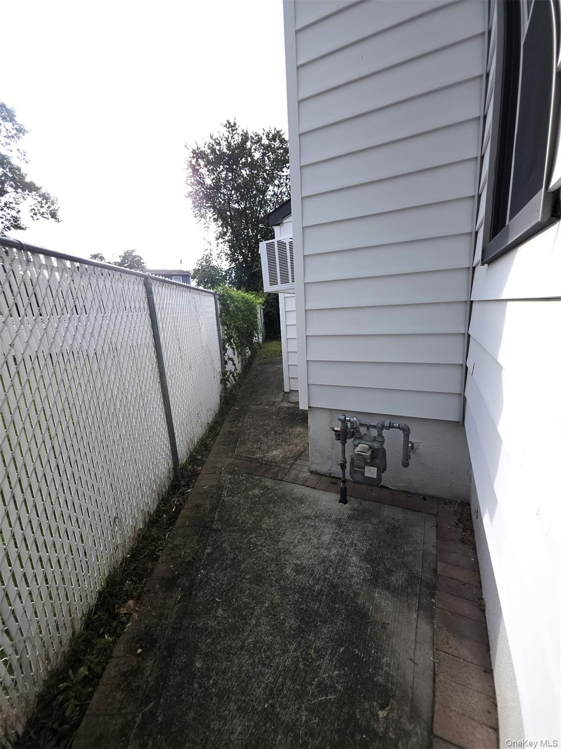 17 June Avenue, Bayville, NY 11709