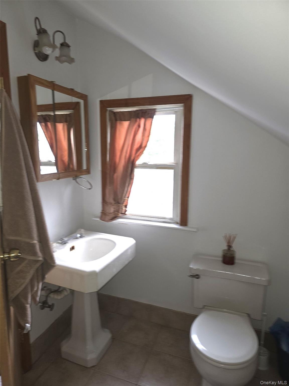 17 June Avenue, Bayville, NY 11709