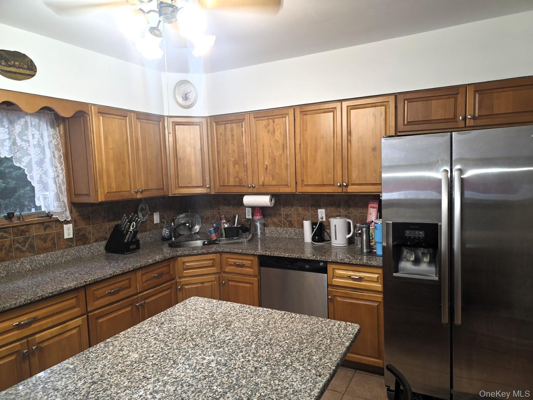 17 June Avenue, Bayville, NY 11709