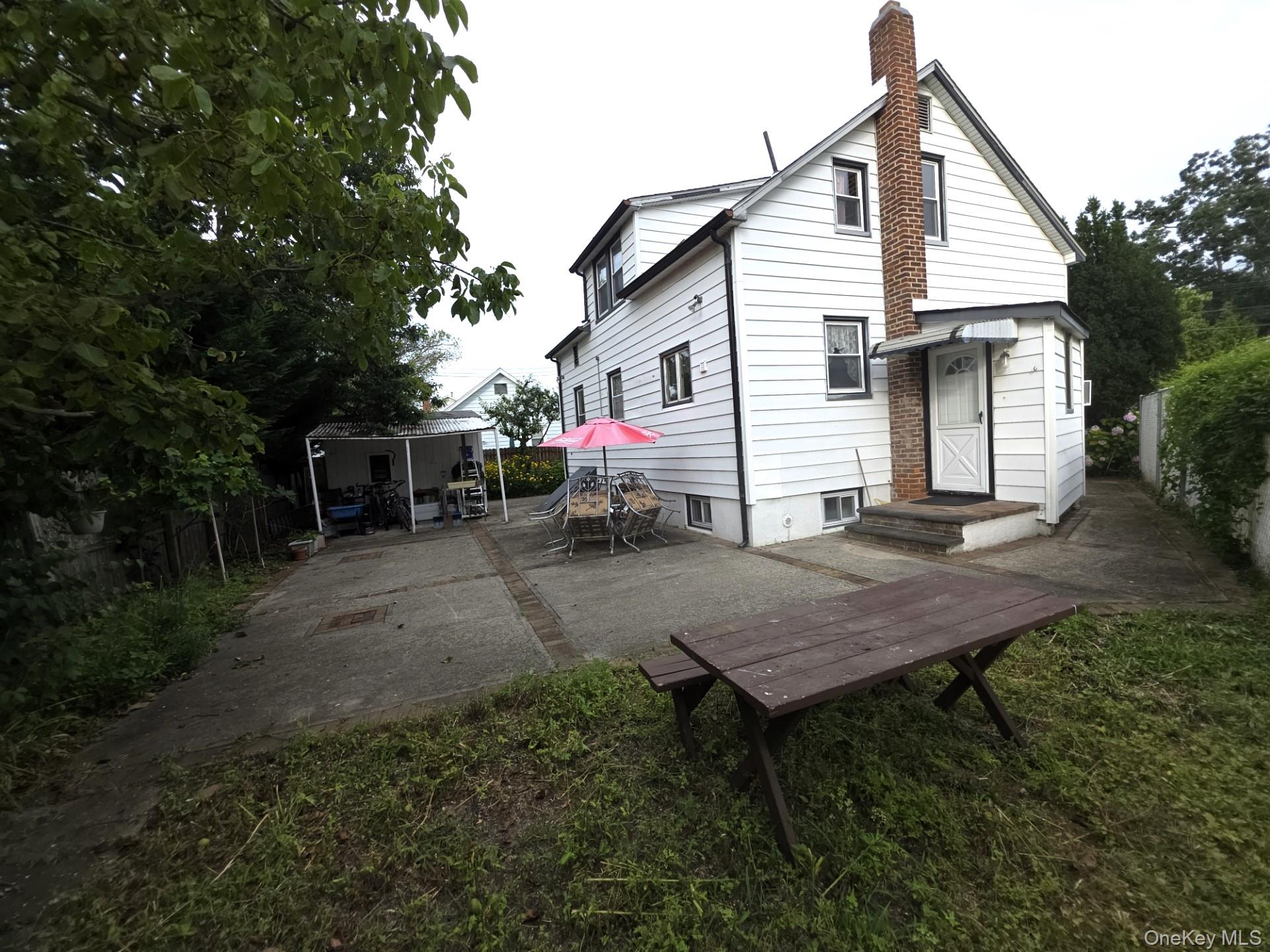 17 June Avenue, Bayville, NY 11709