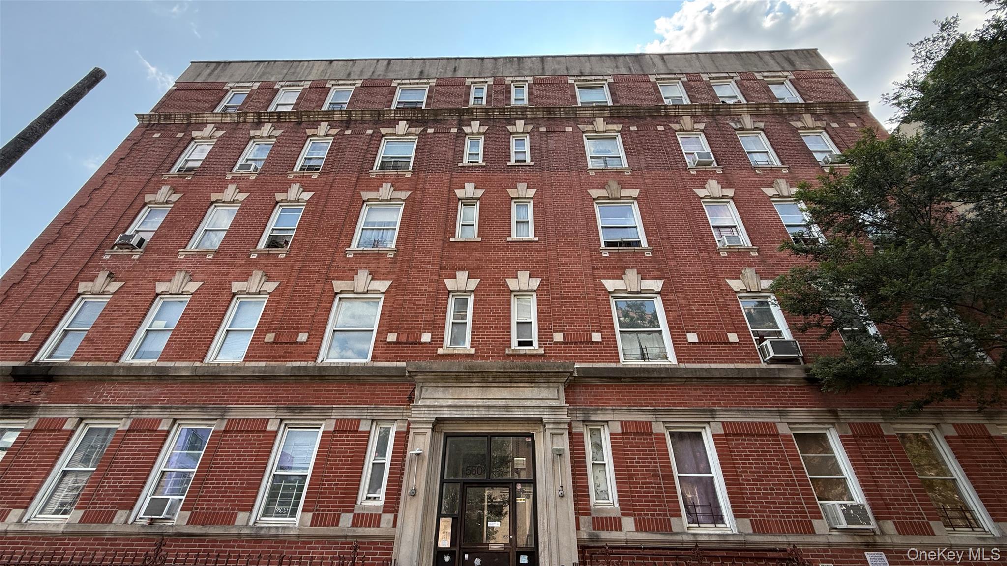 560 E 189th Street, Bronx, NY 10458