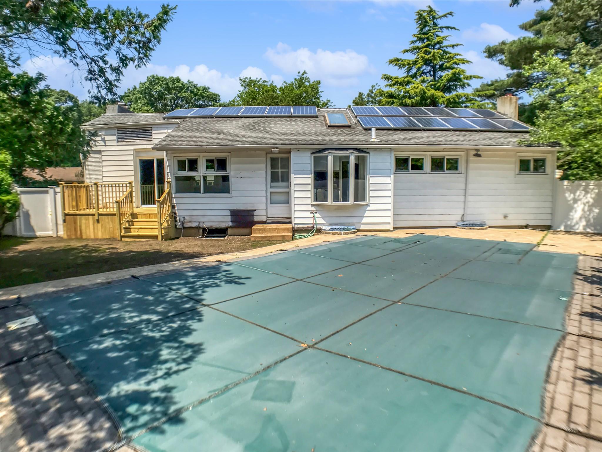 571 Richmond Road, East Meadow, NY 11554