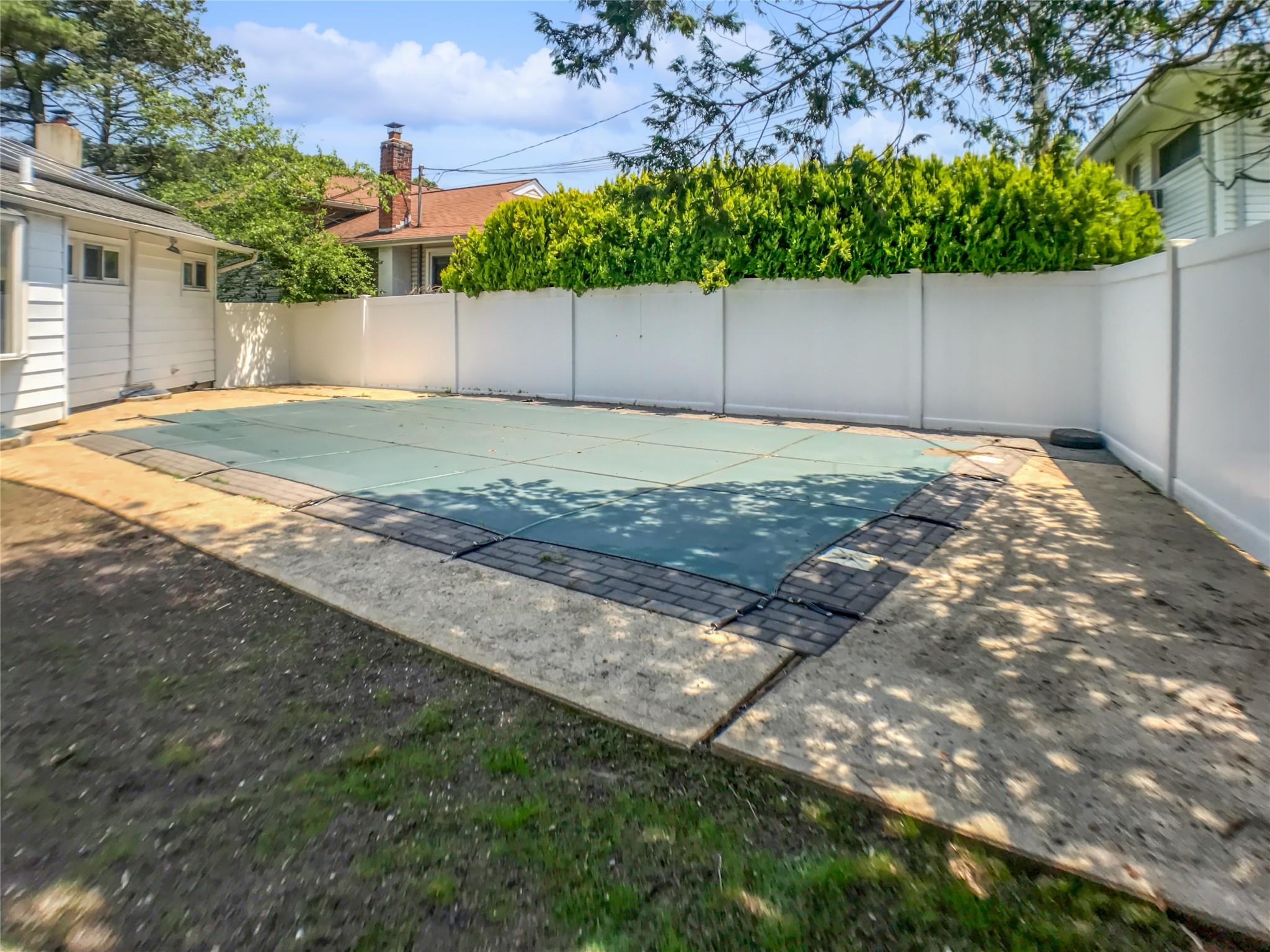 571 Richmond Road, East Meadow, NY 11554