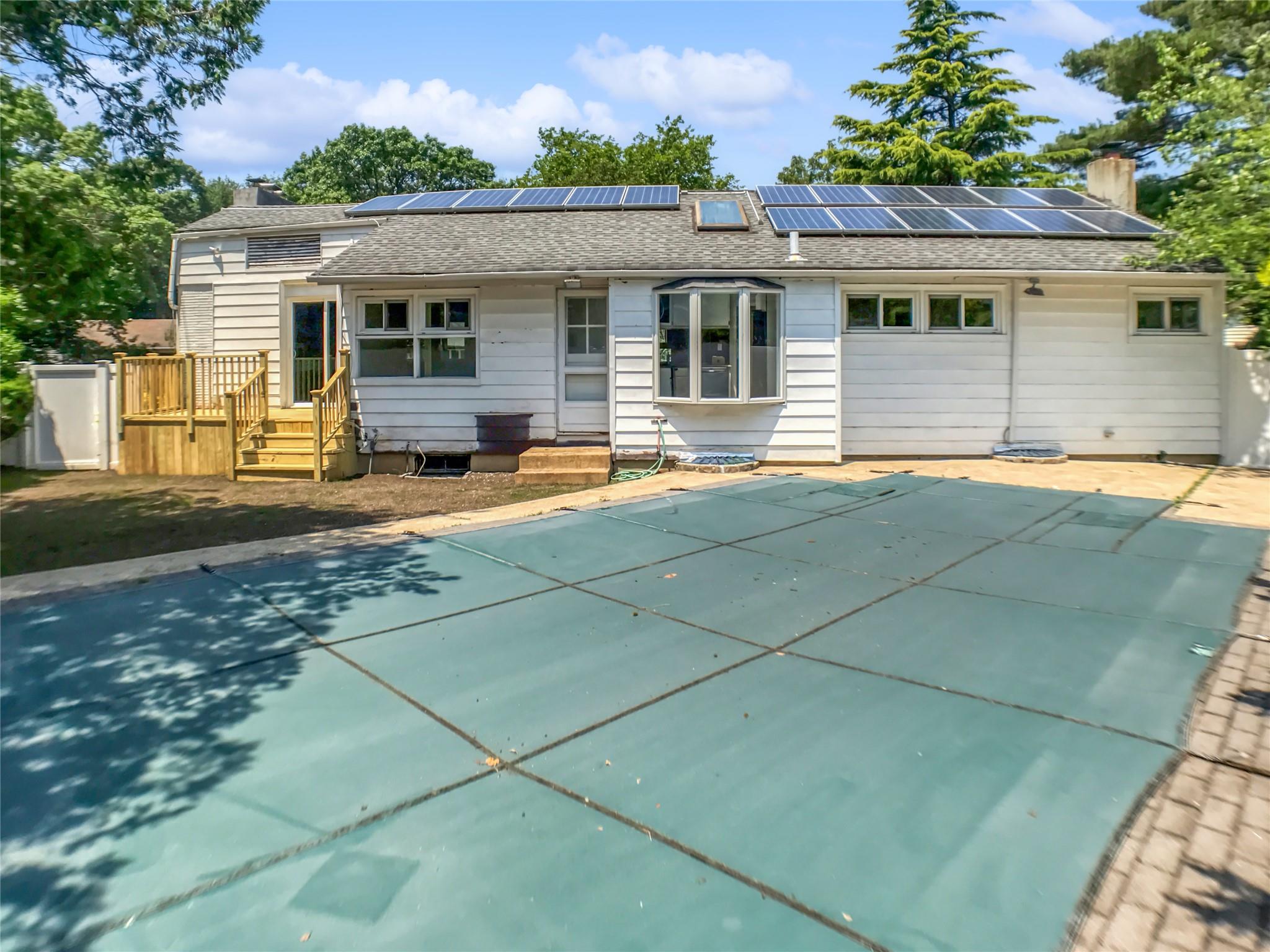 571 Richmond Road, East Meadow, NY 11554