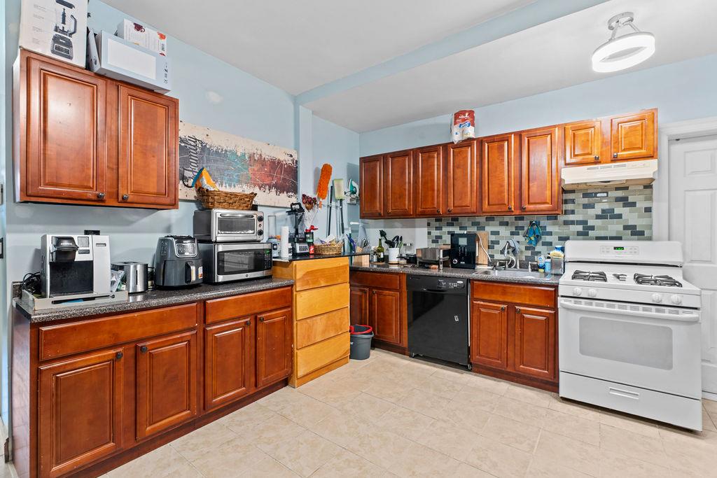 194 Bay Street, Staten Island, NY 10301