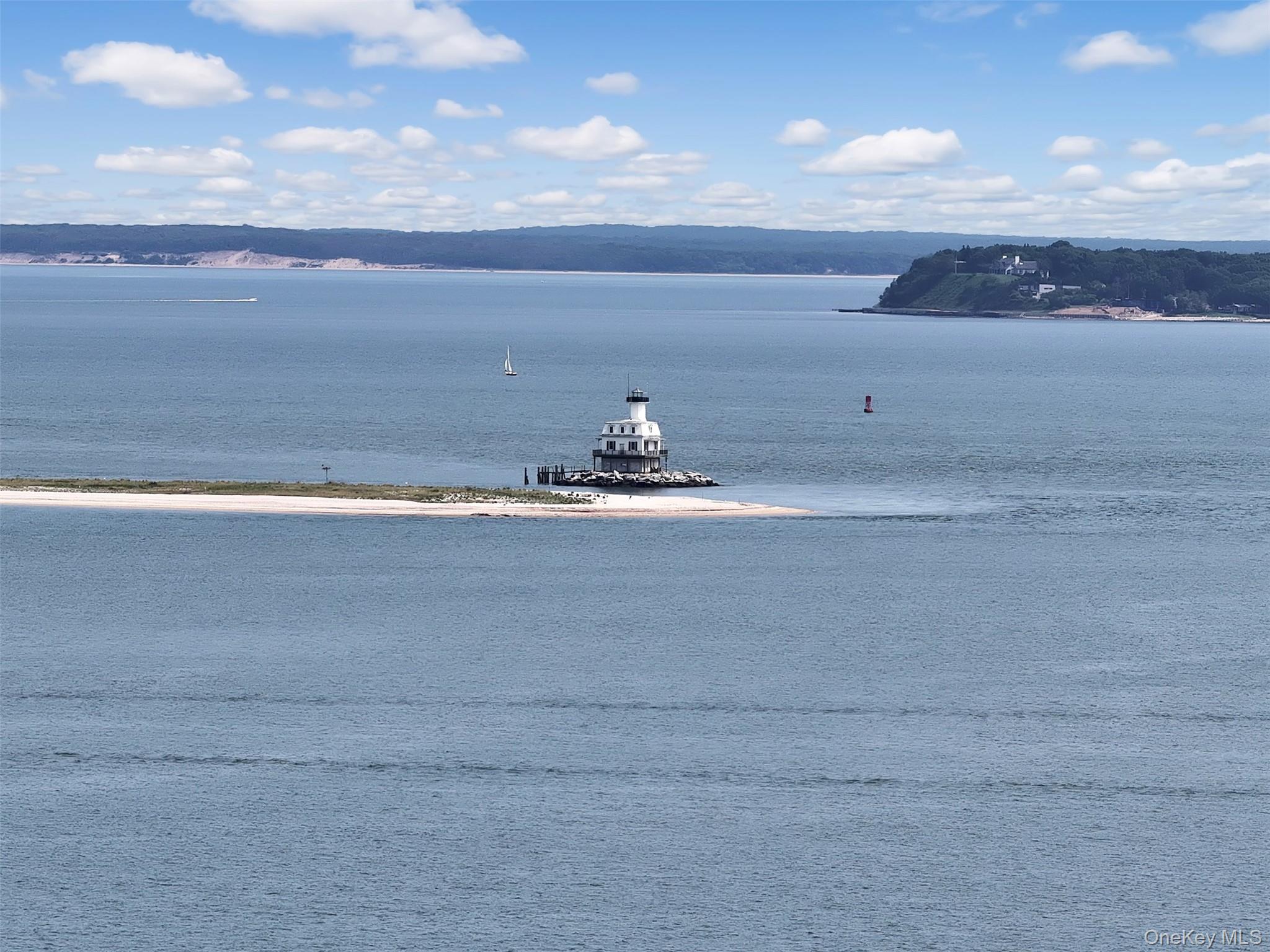 12910 Main Road, East Marion, NY 11939