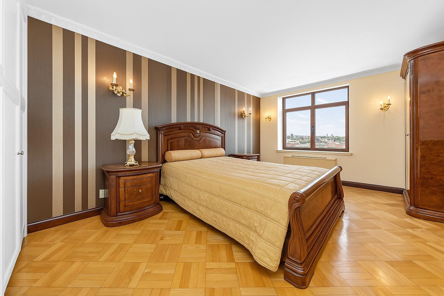 11201 Queens Blvd # 10B, Forest Hills, NY 11375