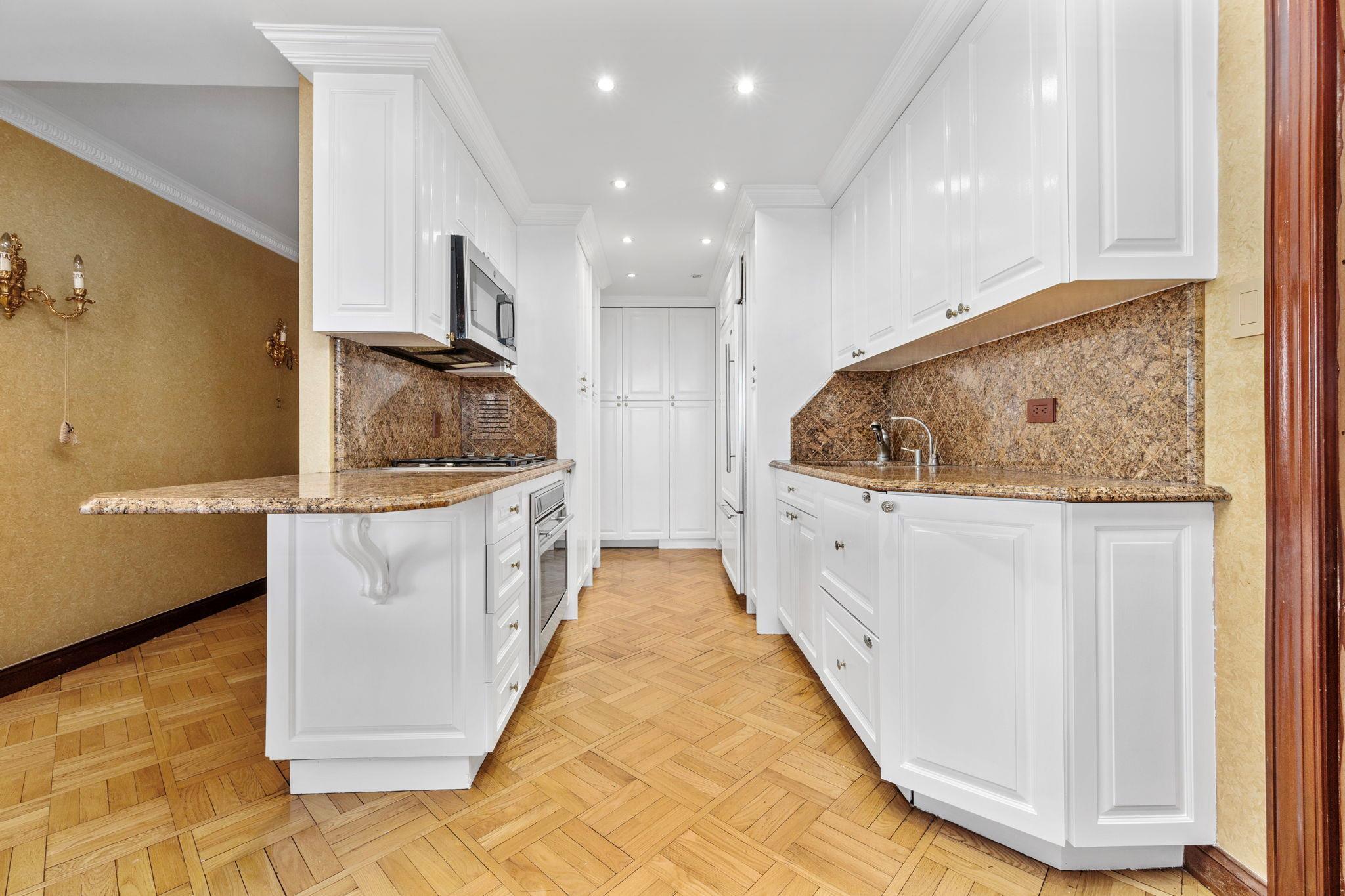 11201 Queens Blvd # 10B, Forest Hills, NY 11375