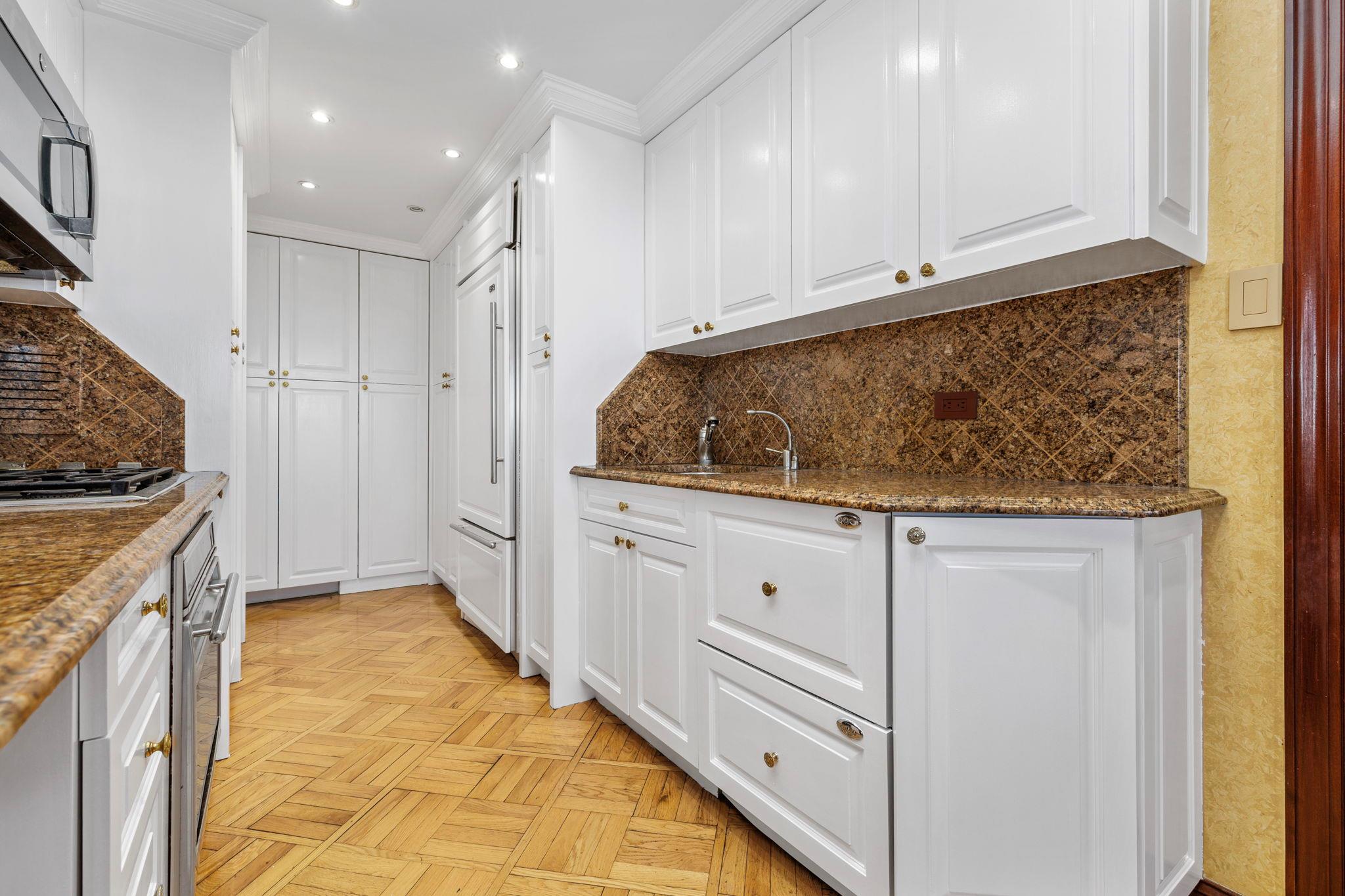 11201 Queens Blvd # 10B, Forest Hills, NY 11375