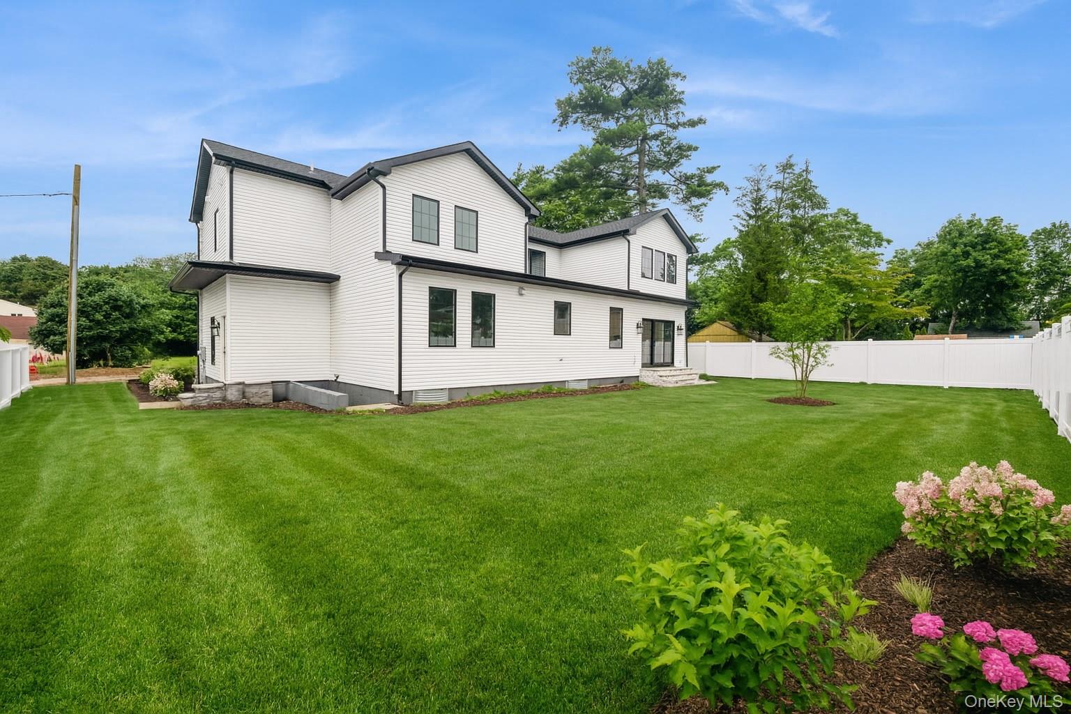 52 Cortland Ave, Hicksville, NY 11801