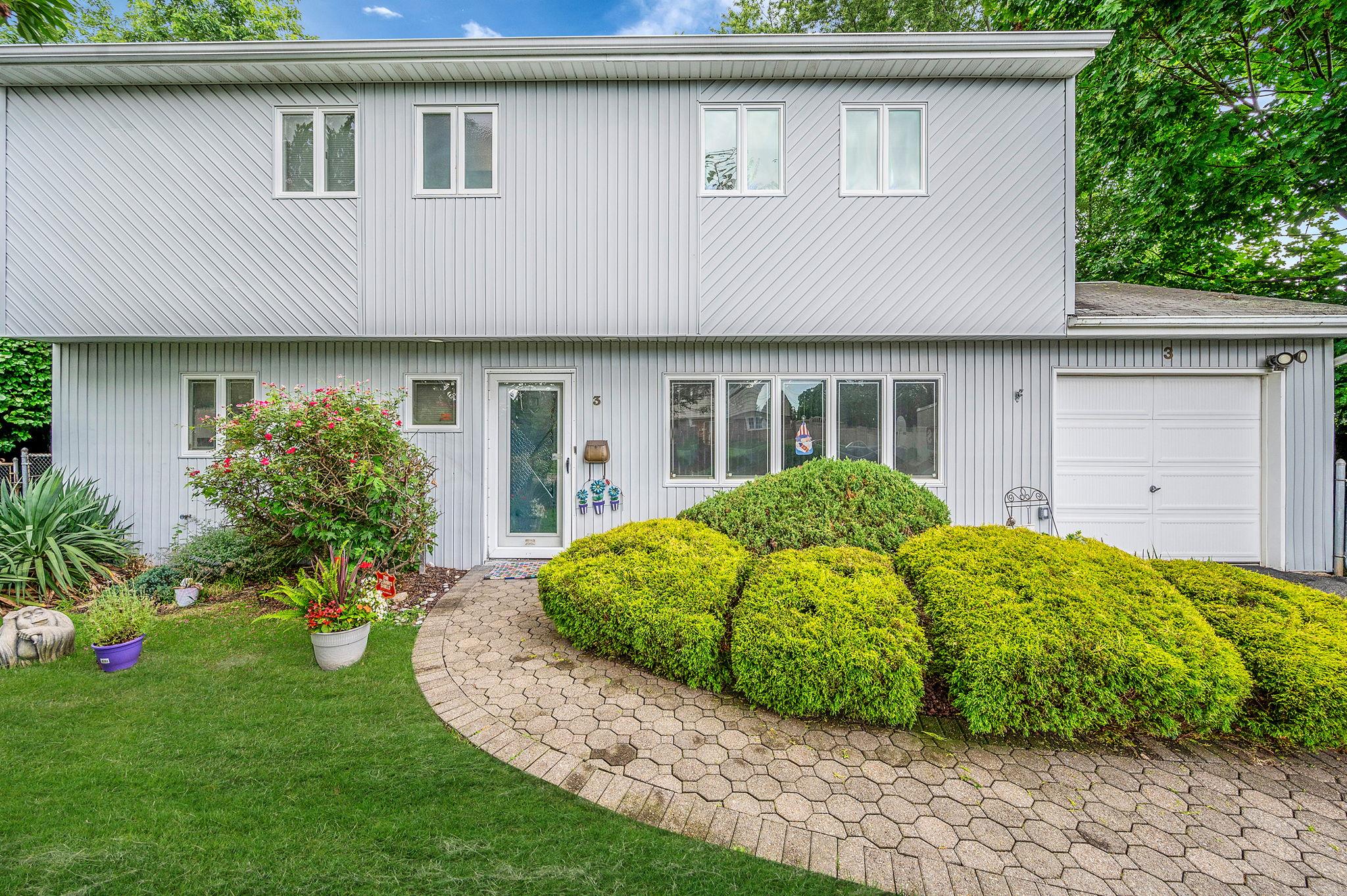 3 Clarissa Lane, Commack, NY 11725