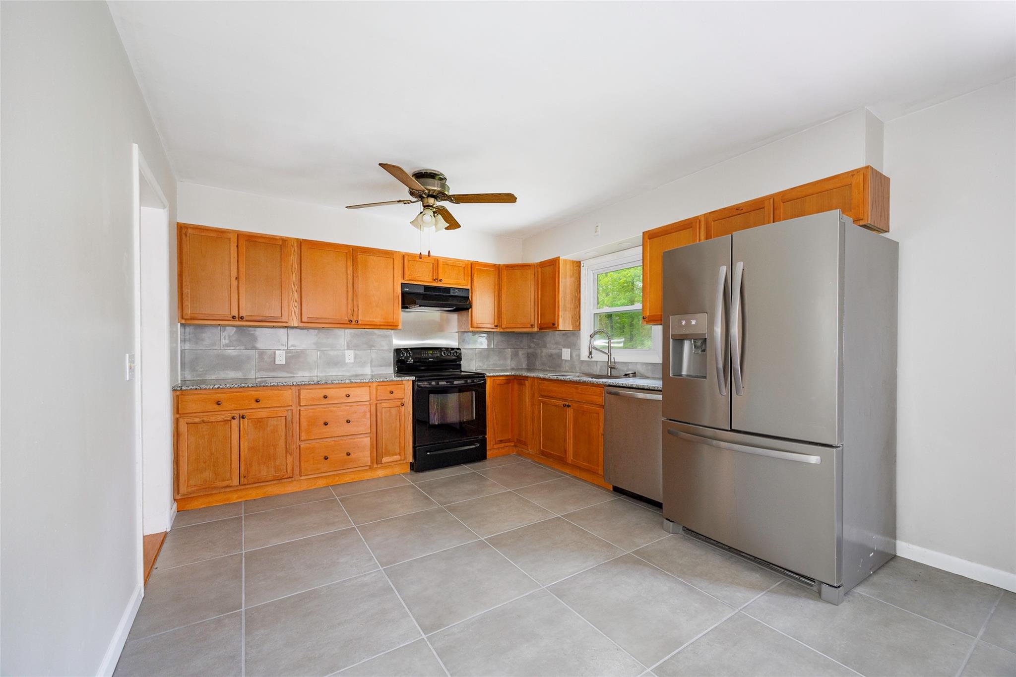 16 Bushwick Road, Poughkeepsie, NY 12603