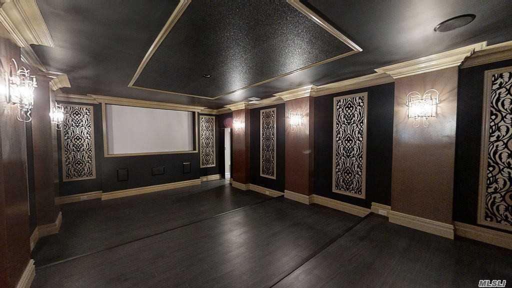 19 Meadow Glen Road, Fort Salonga, NY 11768