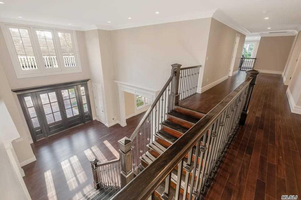 19 Meadow Glen Road, Fort Salonga, NY 11768