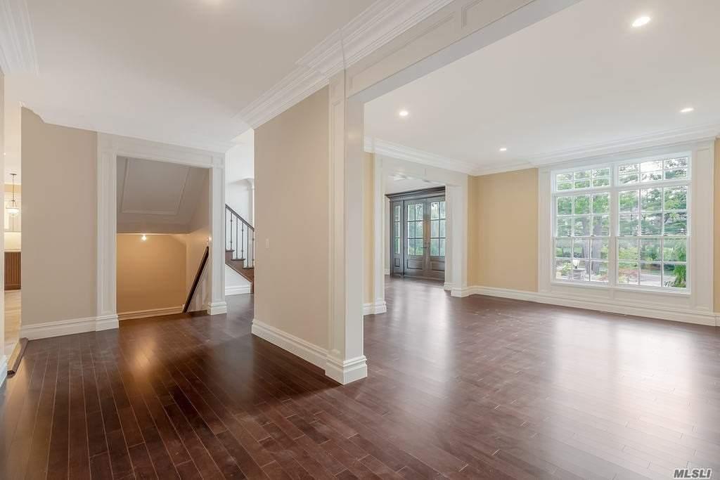 19 Meadow Glen Road, Fort Salonga, NY 11768