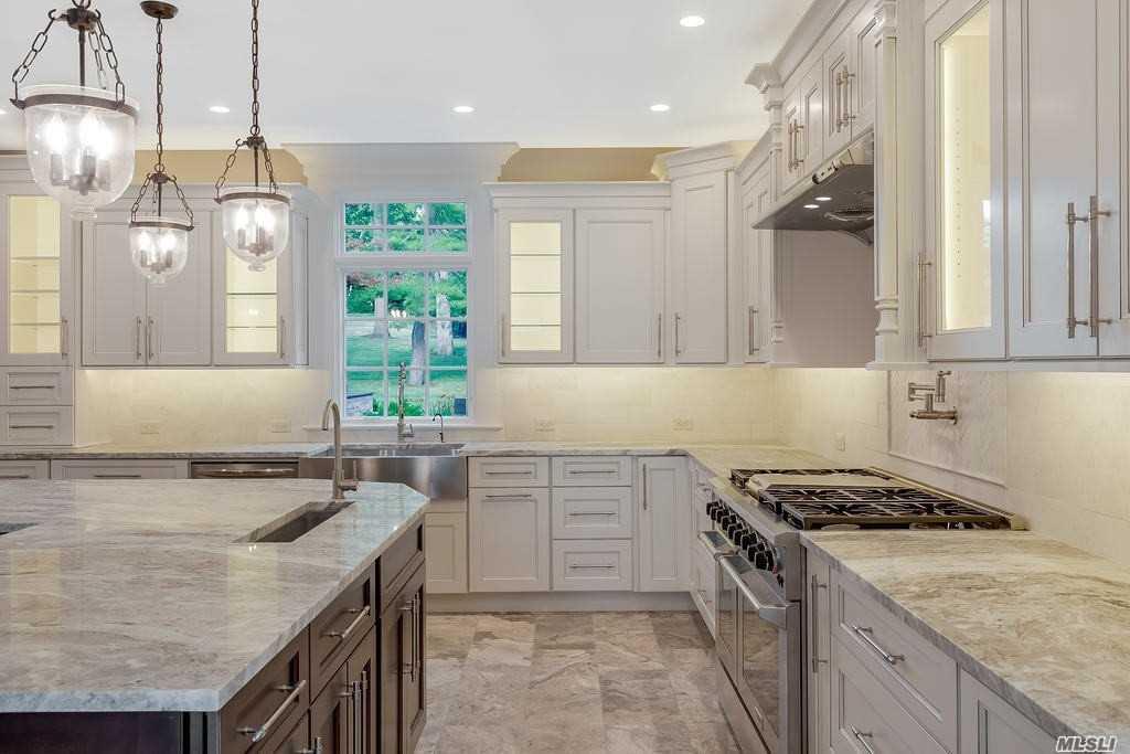 19 Meadow Glen Road, Fort Salonga, NY 11768