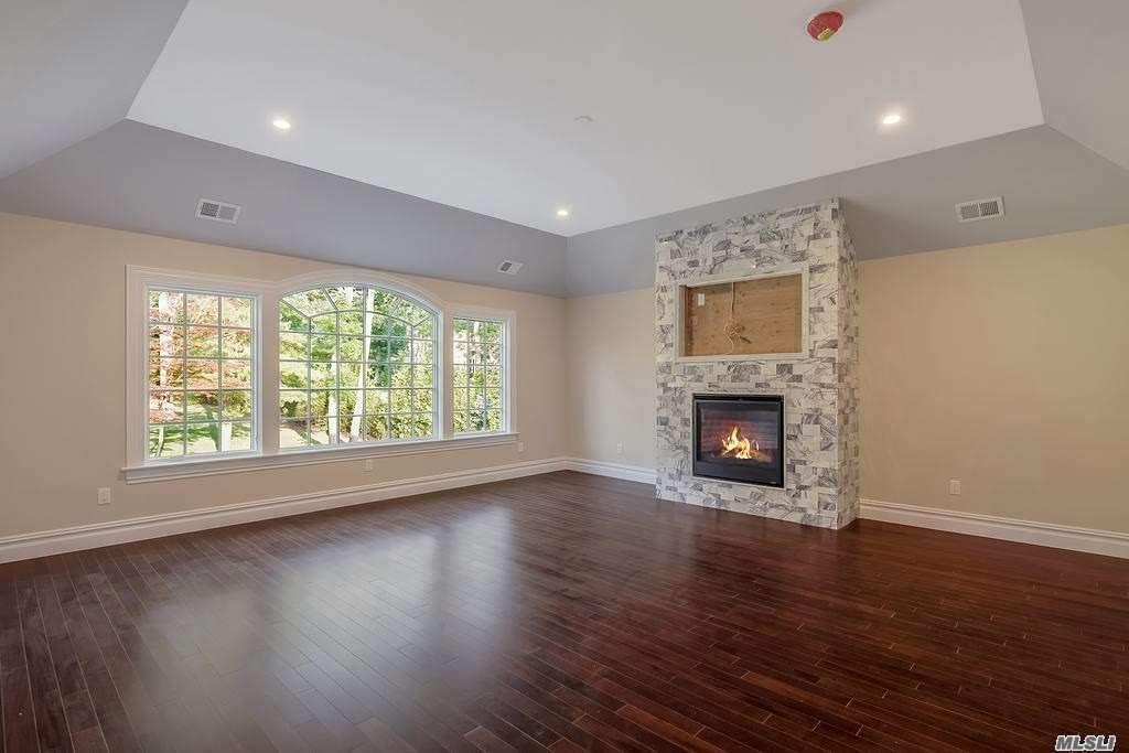 19 Meadow Glen Road, Fort Salonga, NY 11768