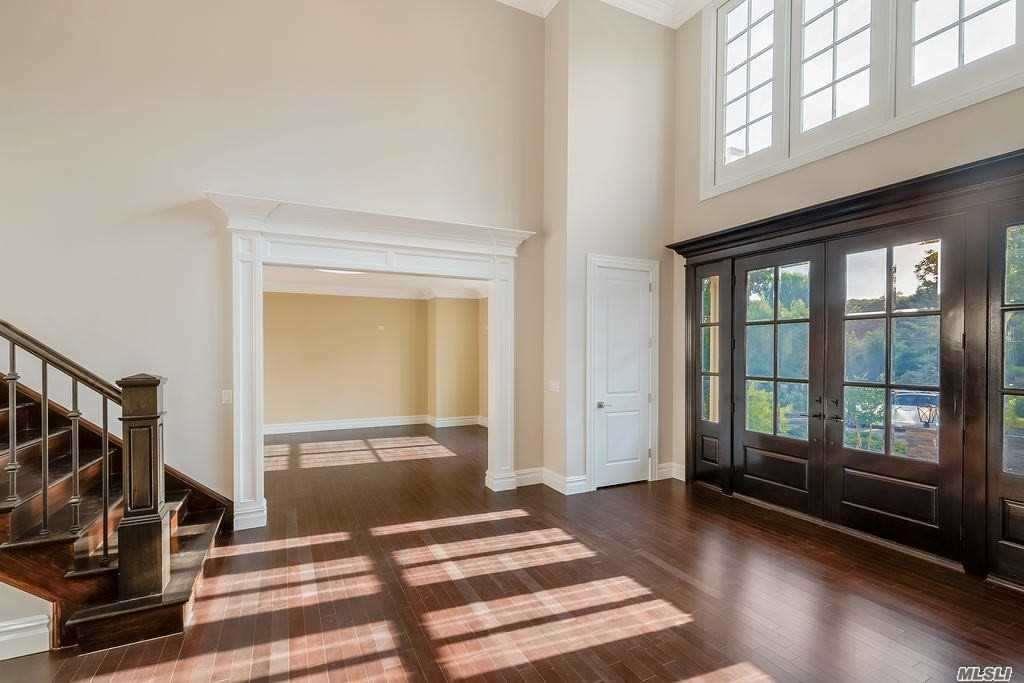 19 Meadow Glen Road, Fort Salonga, NY 11768