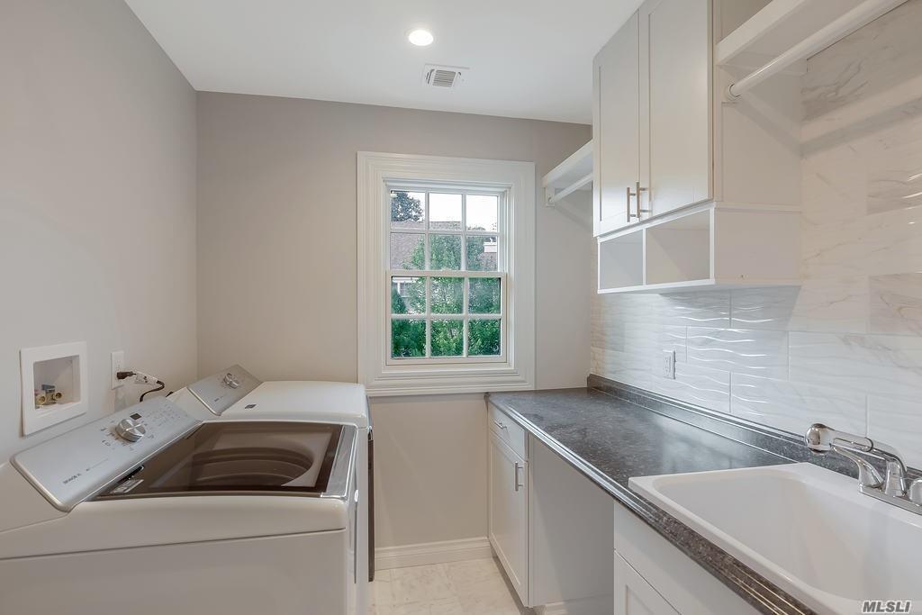 19 Meadow Glen Road, Fort Salonga, NY 11768