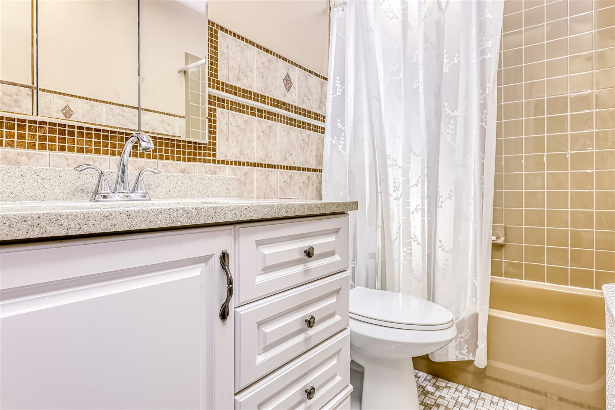 1 Florence Court, Valley Cottage, NY 10989