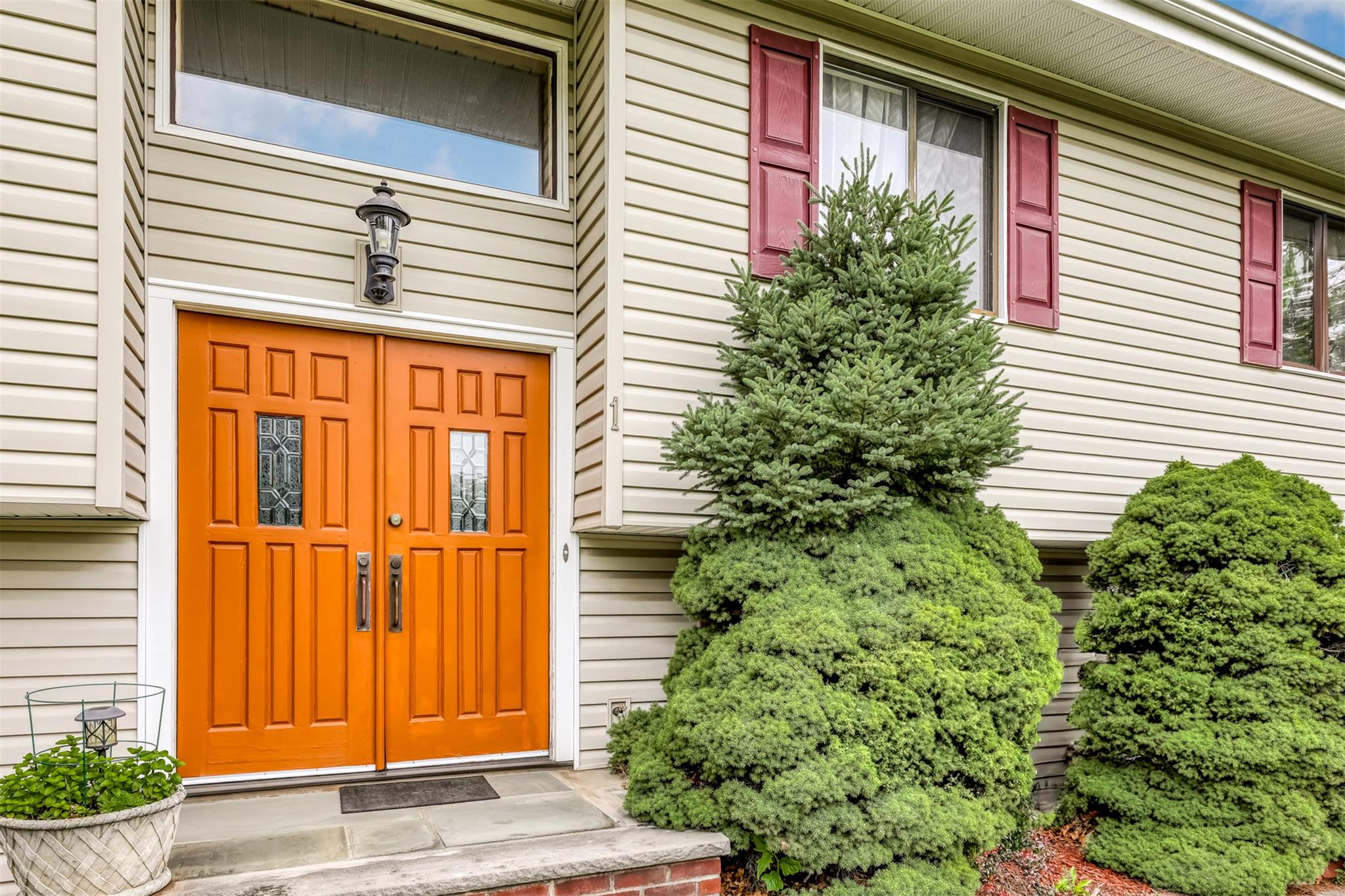 1 Florence Court, Valley Cottage, NY 10989