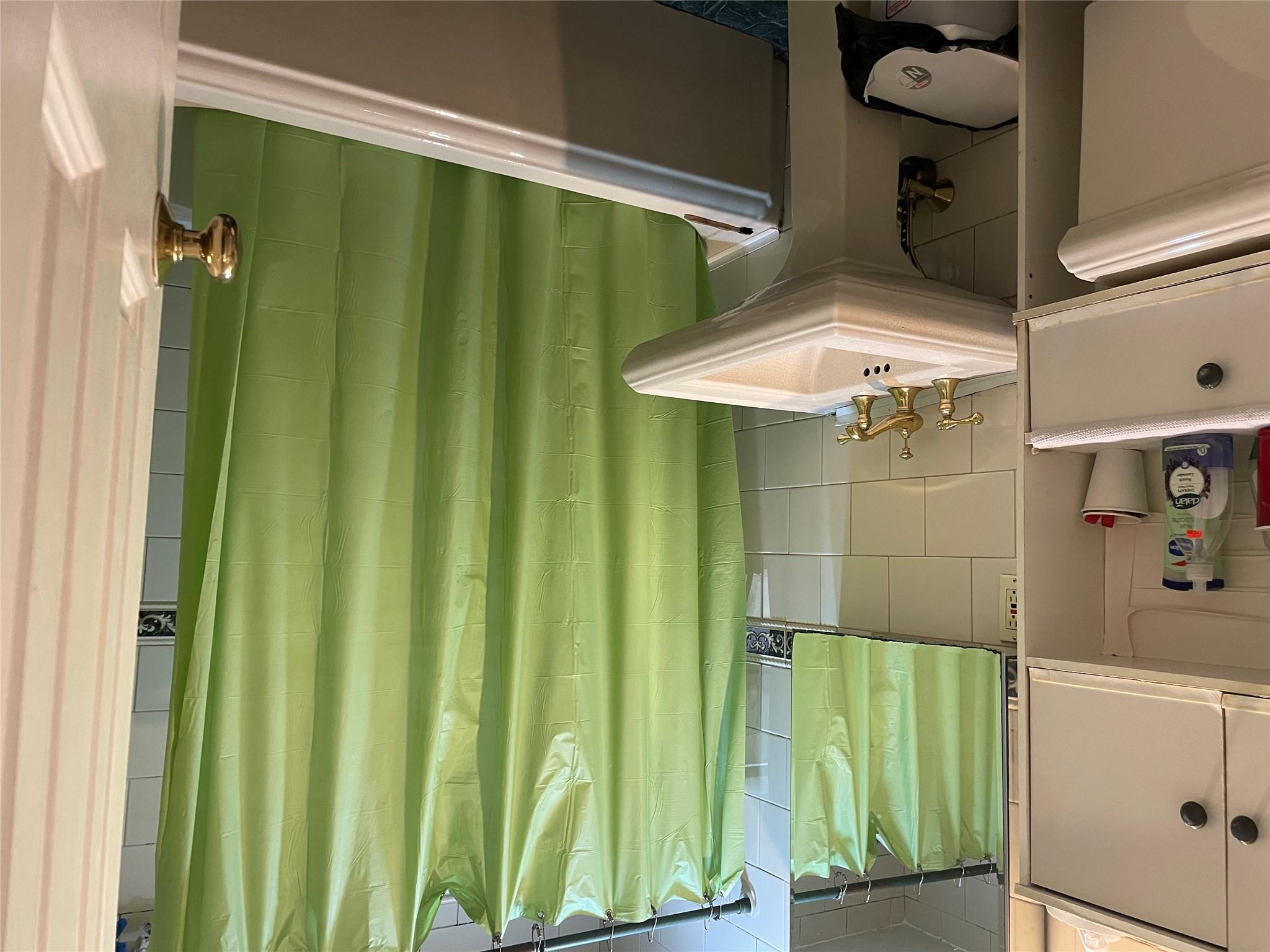 24580 61st Avenue # 68th, Little Neck, NY 11362