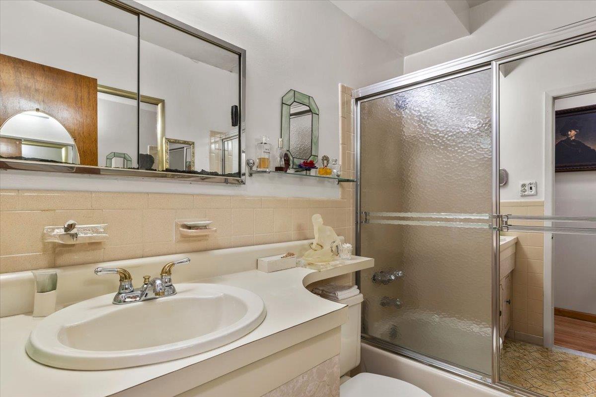 7429 Calamus Avenue # 20, Flushing, NY 11373