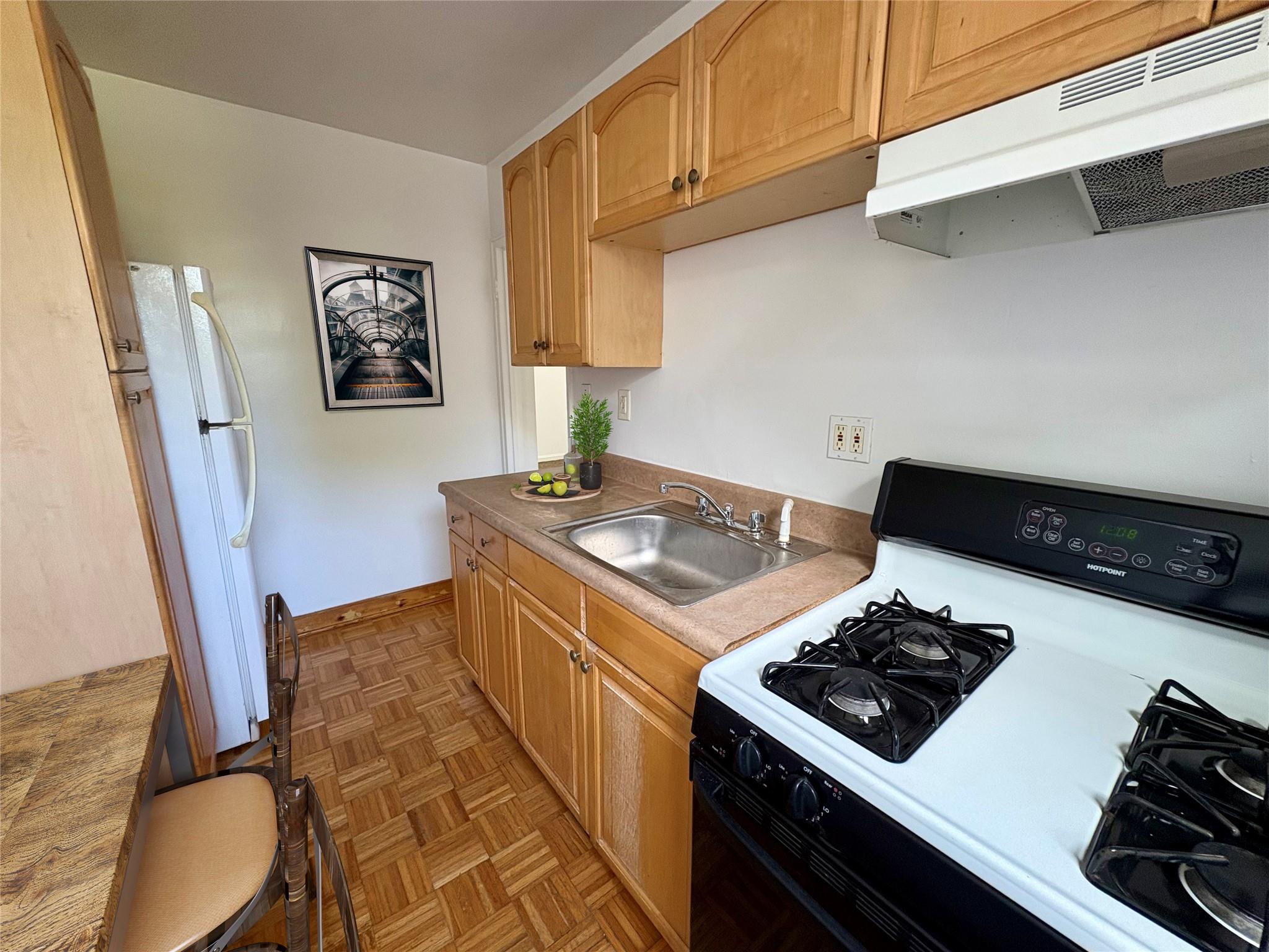 254-33 75 Avenue Avenue # 2nd Floor, Glen Oaks, NY 11004