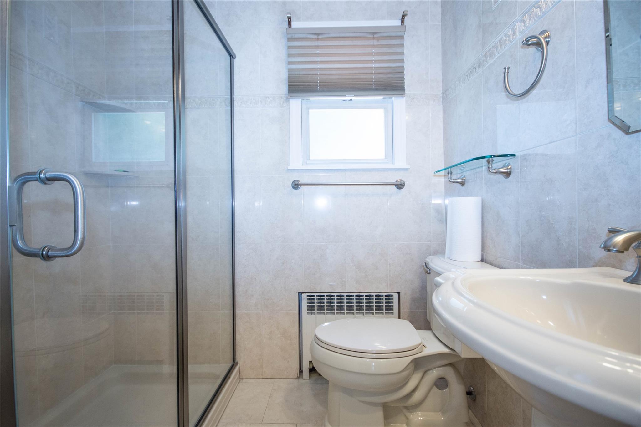 134 W Hampton Road, Lindenhurst, NY 11757