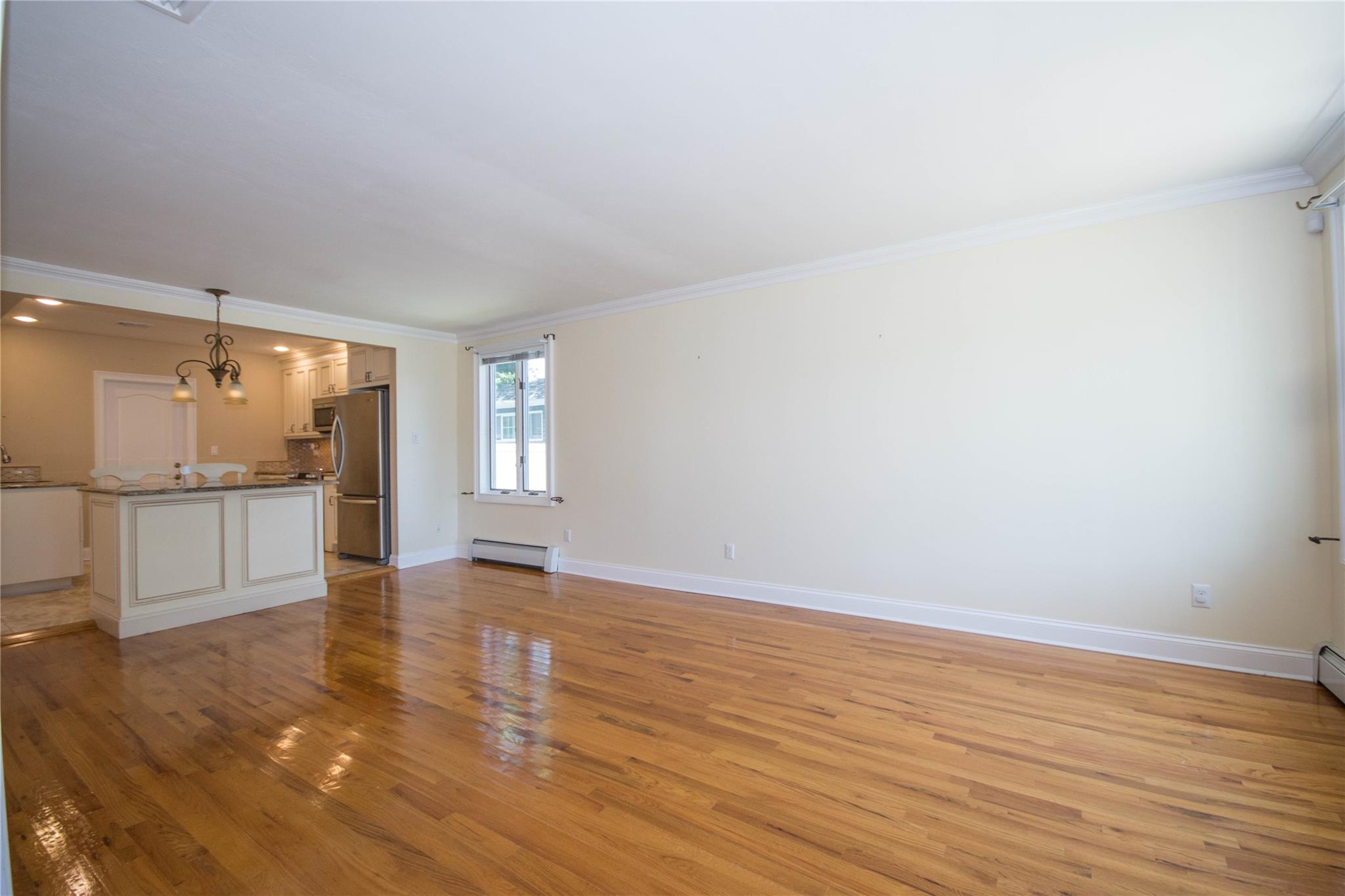 134 W Hampton Road, Lindenhurst, NY 11757