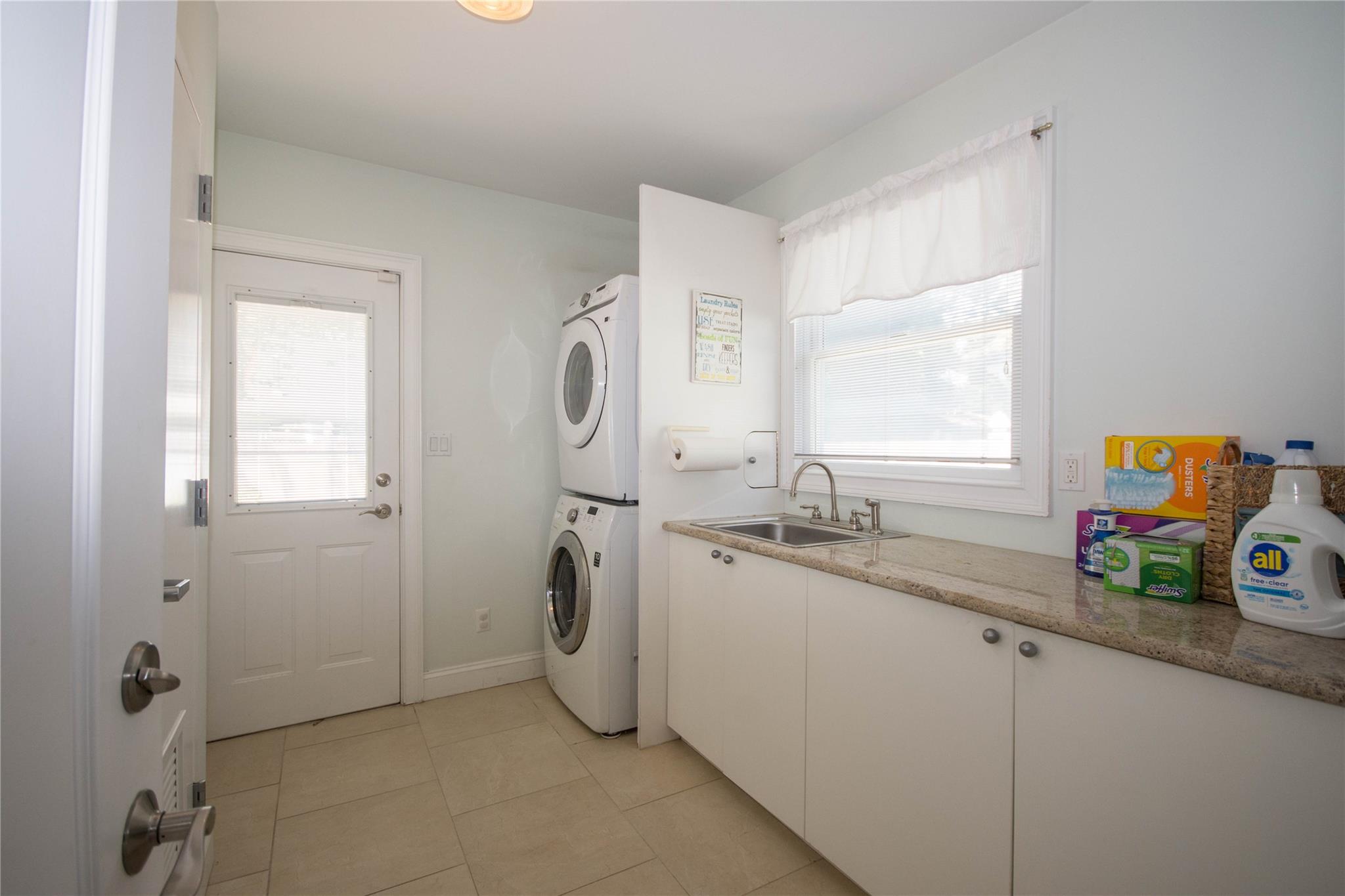 134 W Hampton Road, Lindenhurst, NY 11757