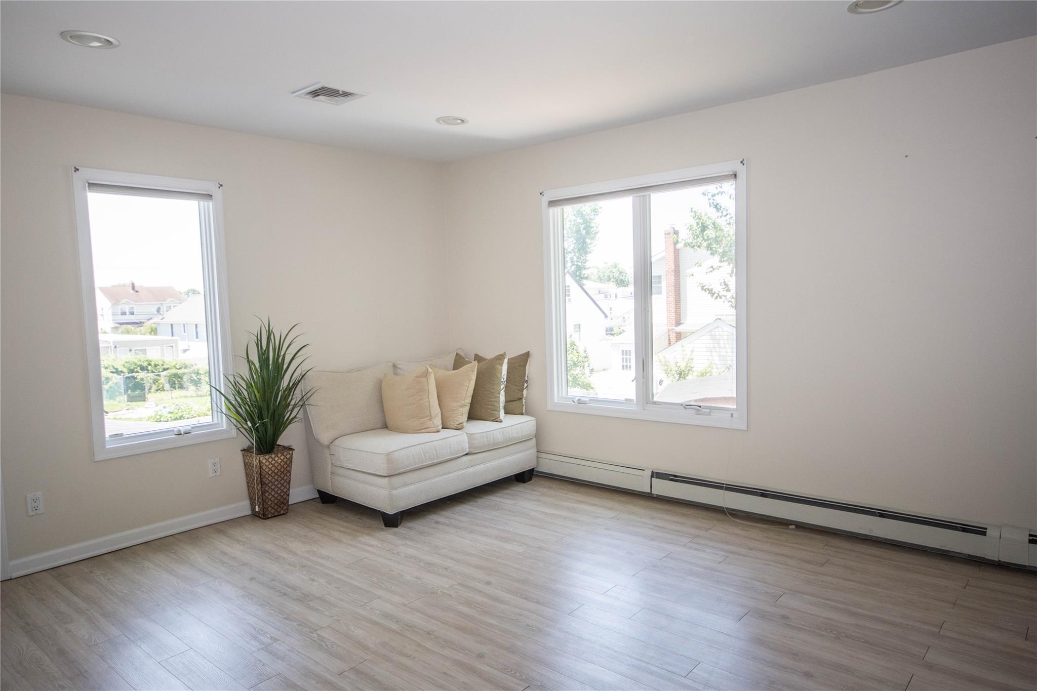 134 W Hampton Road, Lindenhurst, NY 11757