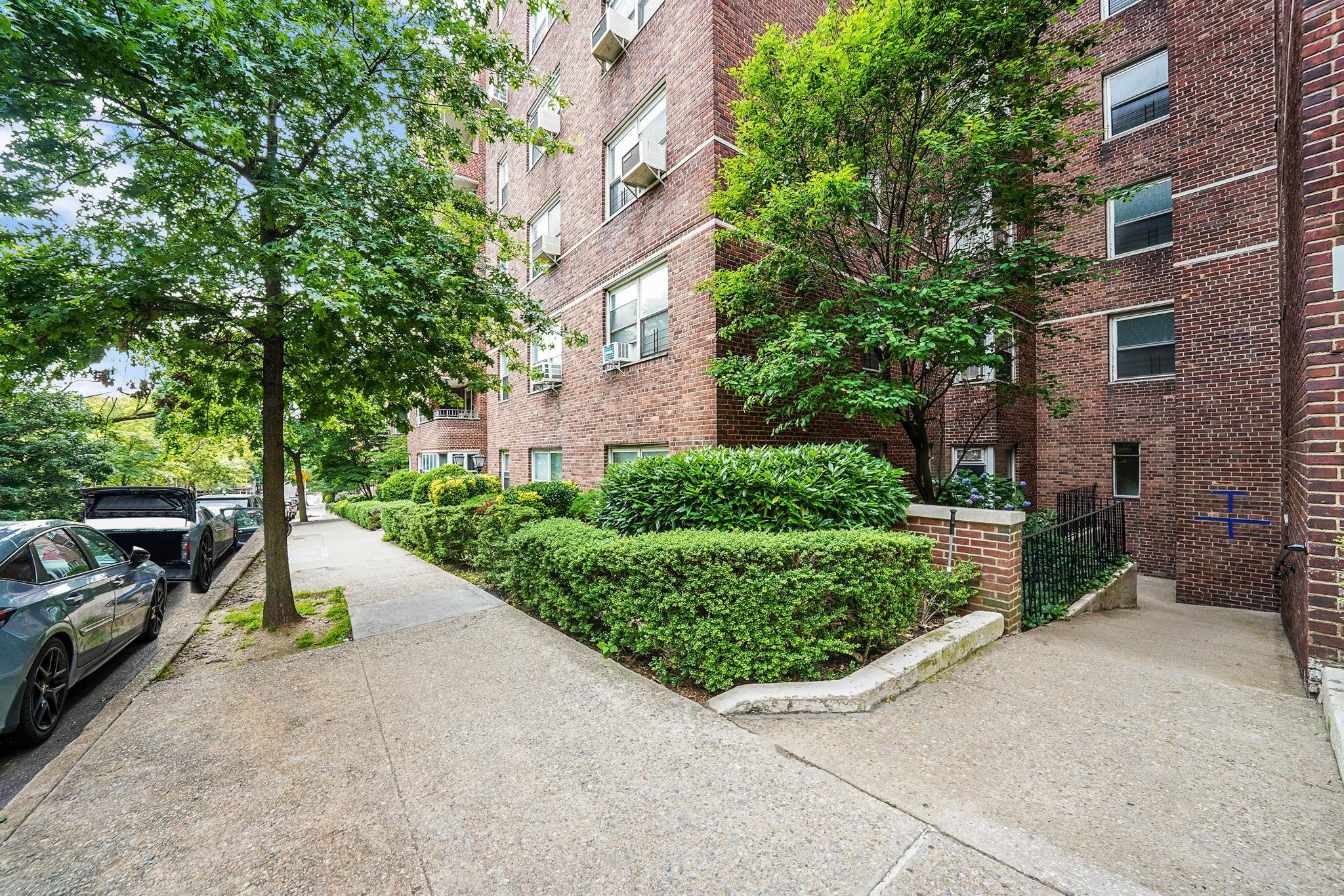 67-66 108th Street # D3, Forest Hills, NY 11375