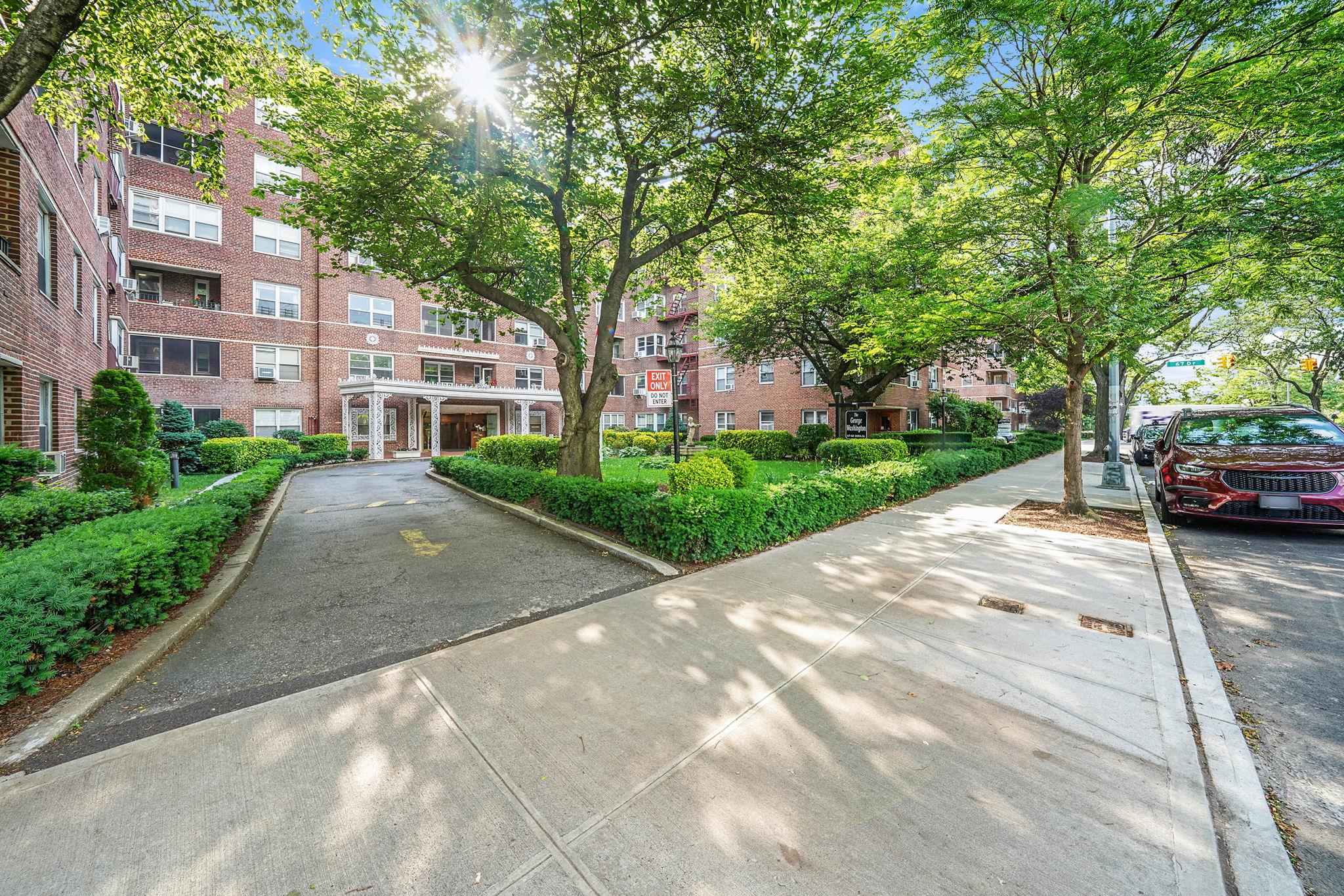 67-66 108th Street # D3, Forest Hills, NY 11375