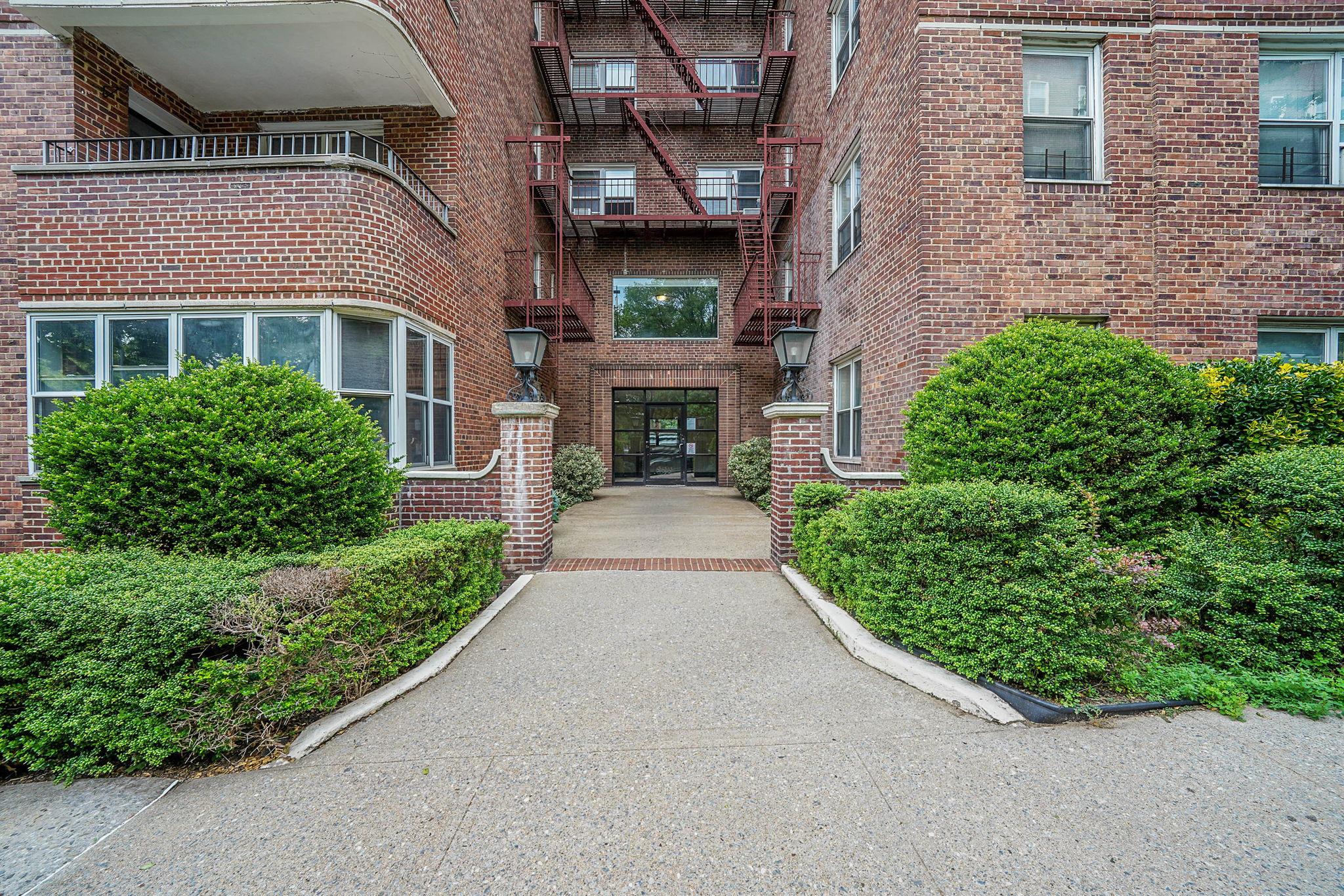 67-66 108th Street # D3, Forest Hills, NY 11375