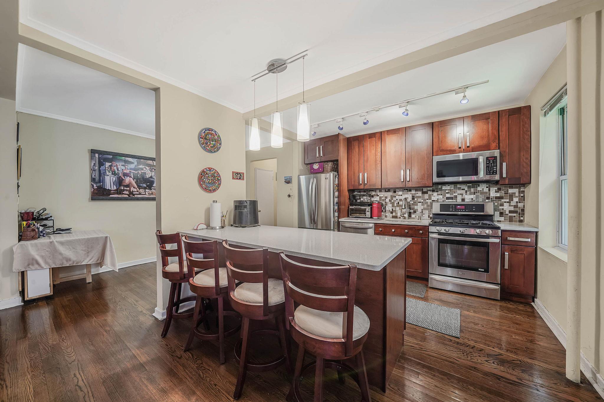 67-66 108th Street # D3, Forest Hills, NY 11375