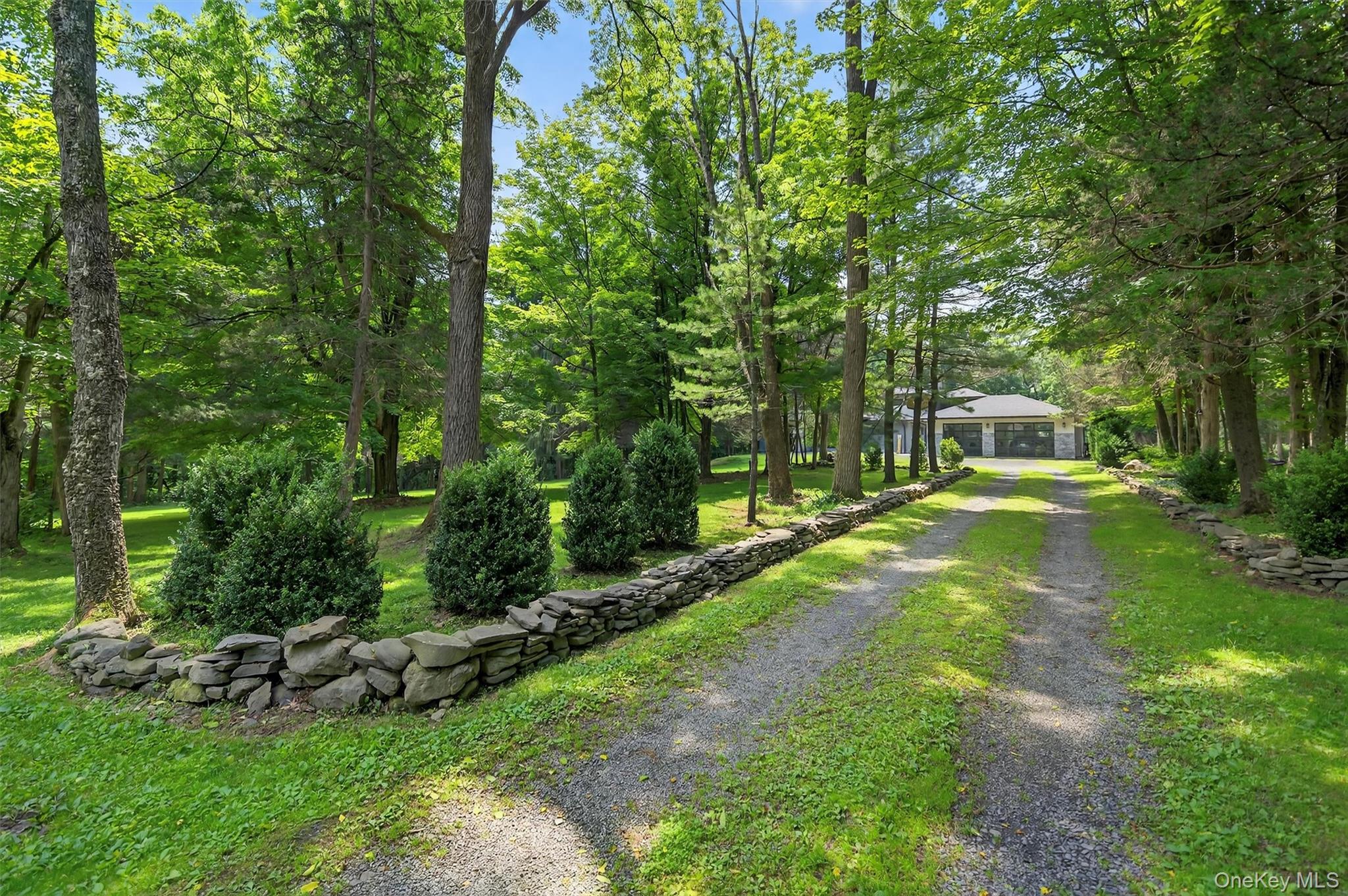 41 Sand Hill Lane, Florida, NY 10921