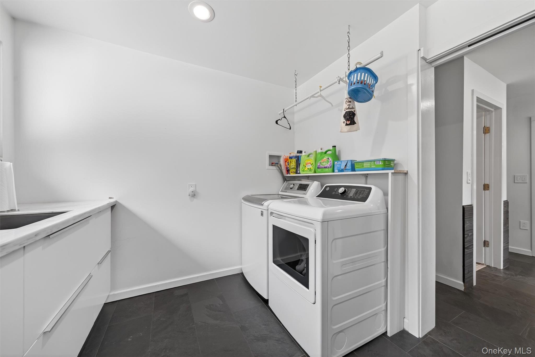 41 Sand Hill Lane, Florida, NY 10921