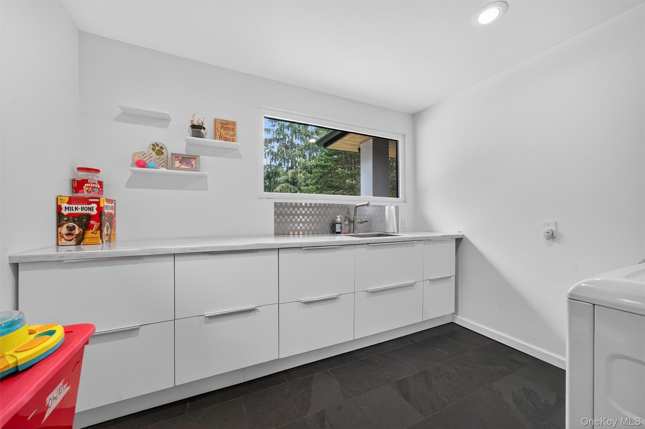 41 Sand Hill Lane, Florida, NY 10921