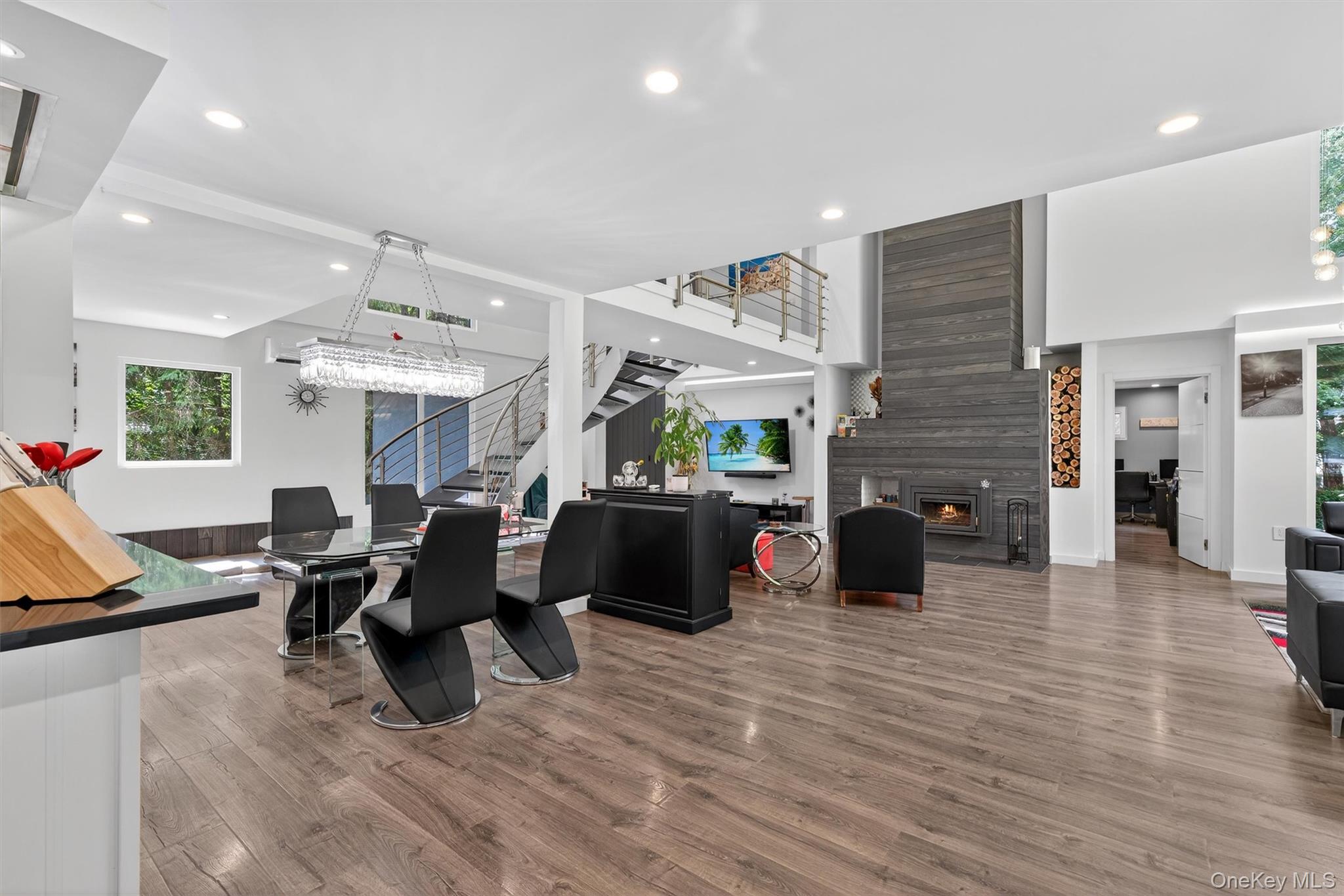 41 Sand Hill Lane, Florida, NY 10921