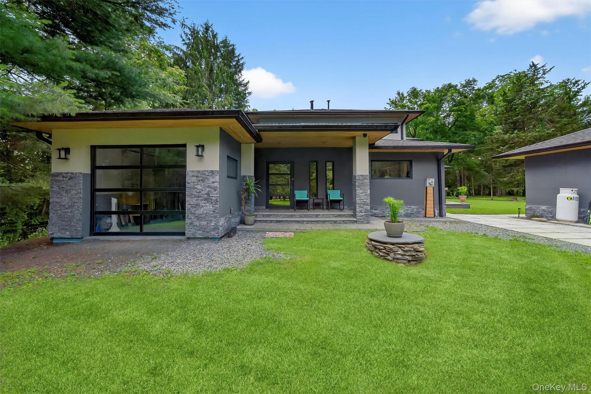 41 Sand Hill Lane, Florida, NY 10921