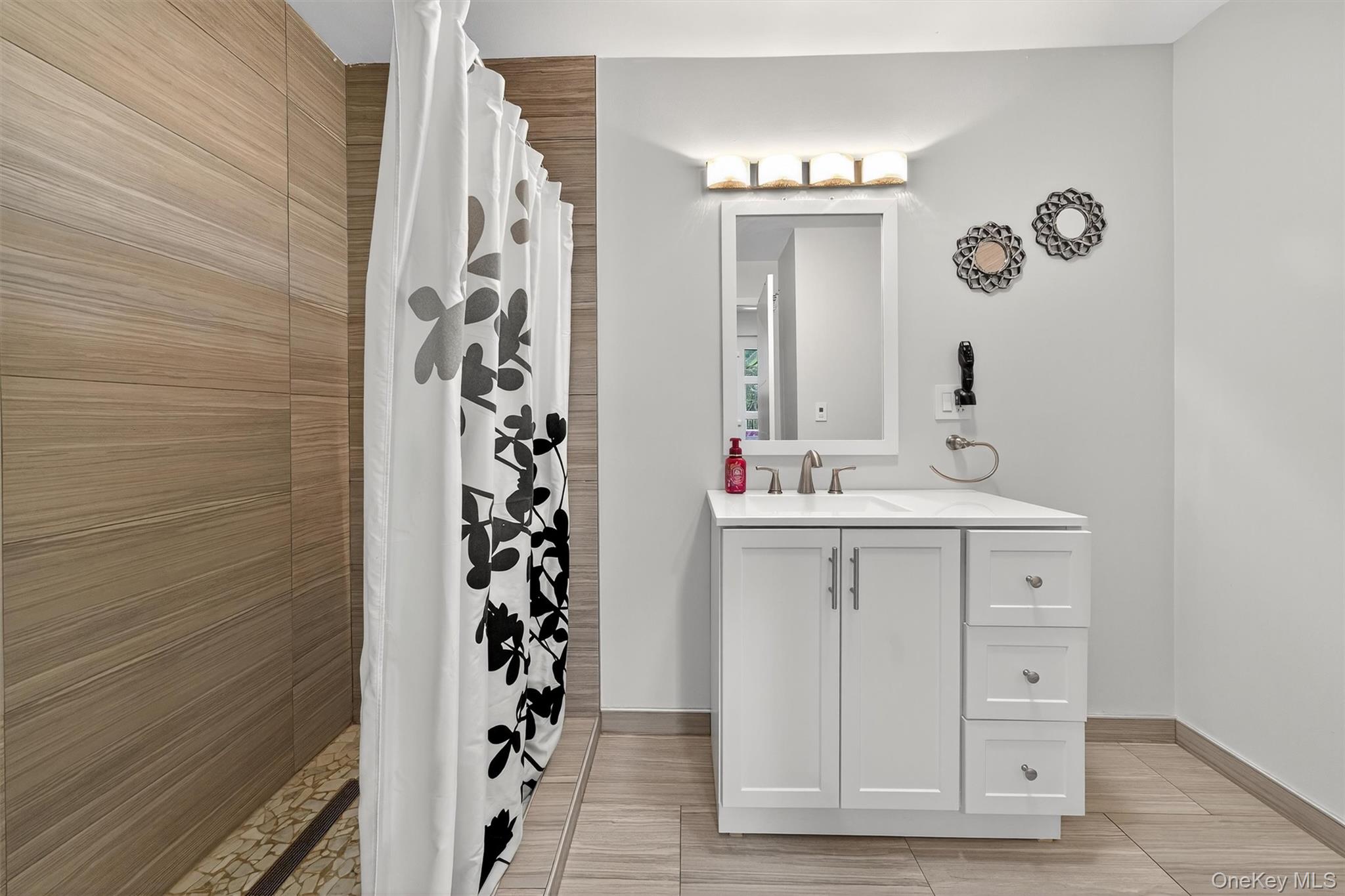 41 Sand Hill Lane, Florida, NY 10921