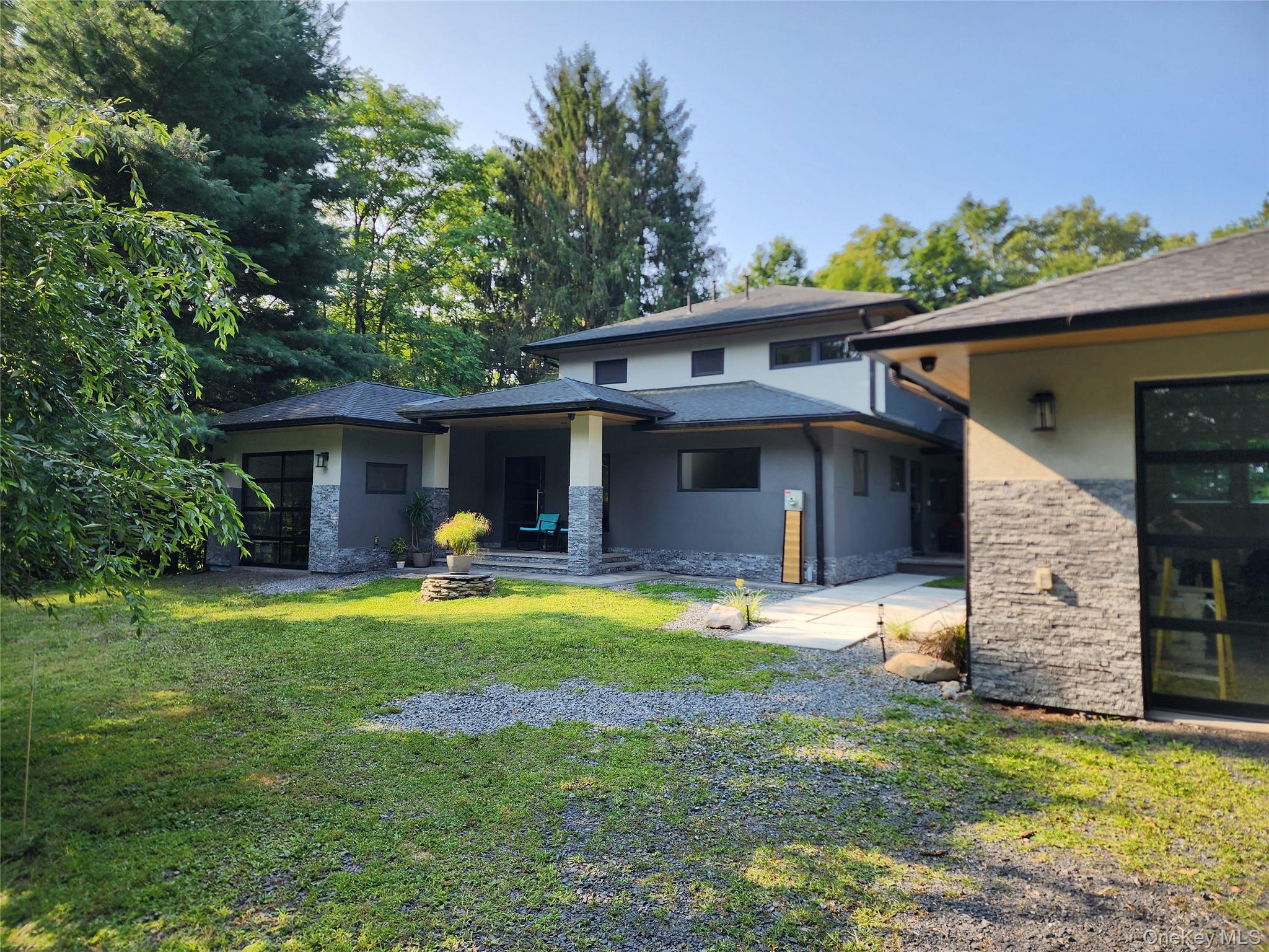 41 Sand Hill Lane, Florida, NY 10921