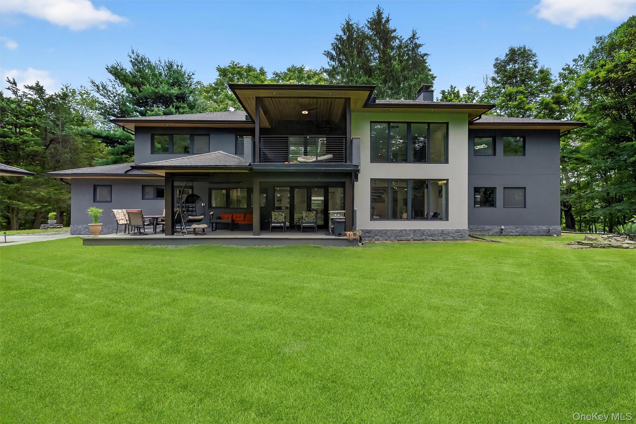 41 Sand Hill Lane, Florida, NY 10921