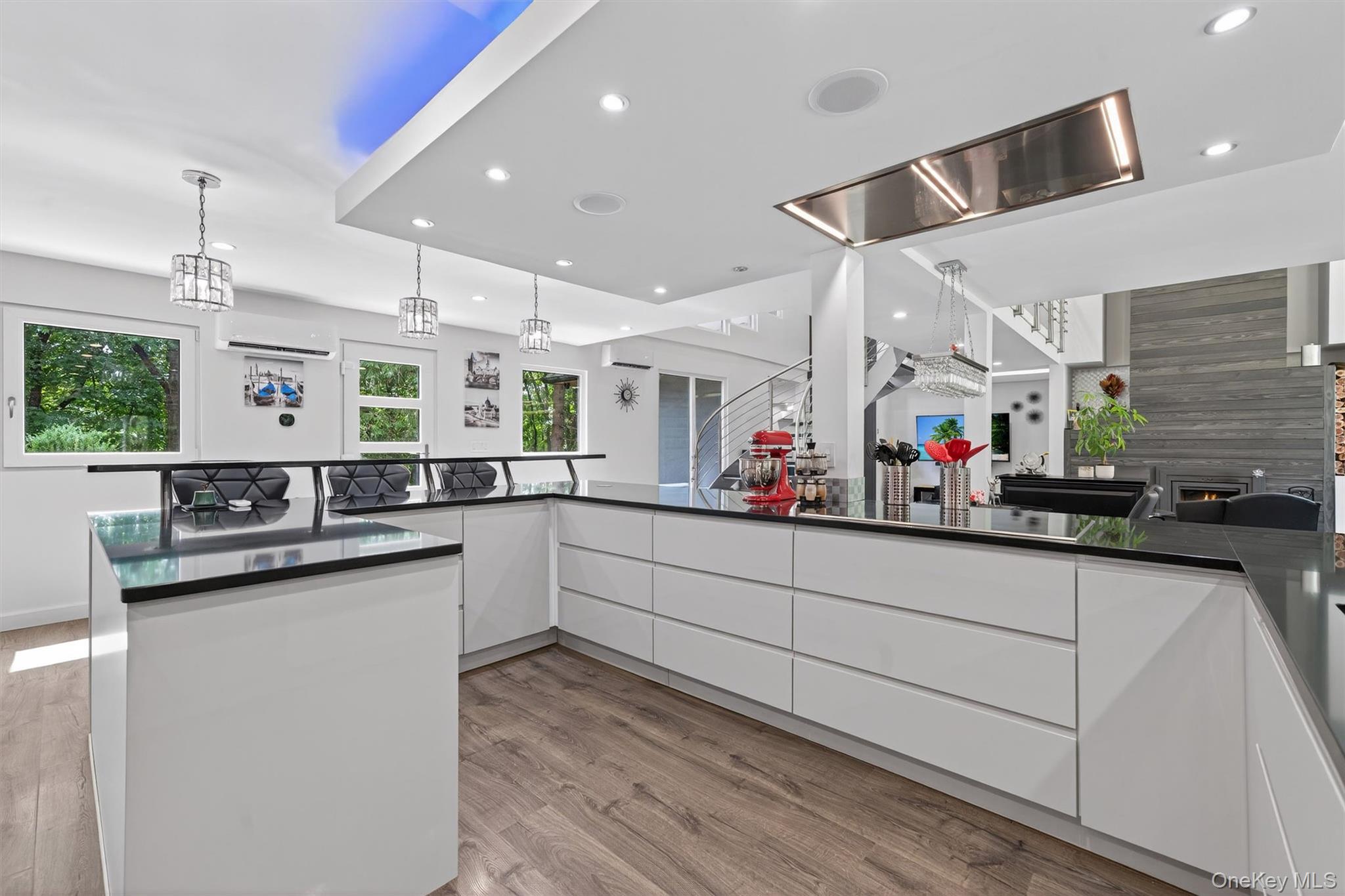 41 Sand Hill Lane, Florida, NY 10921