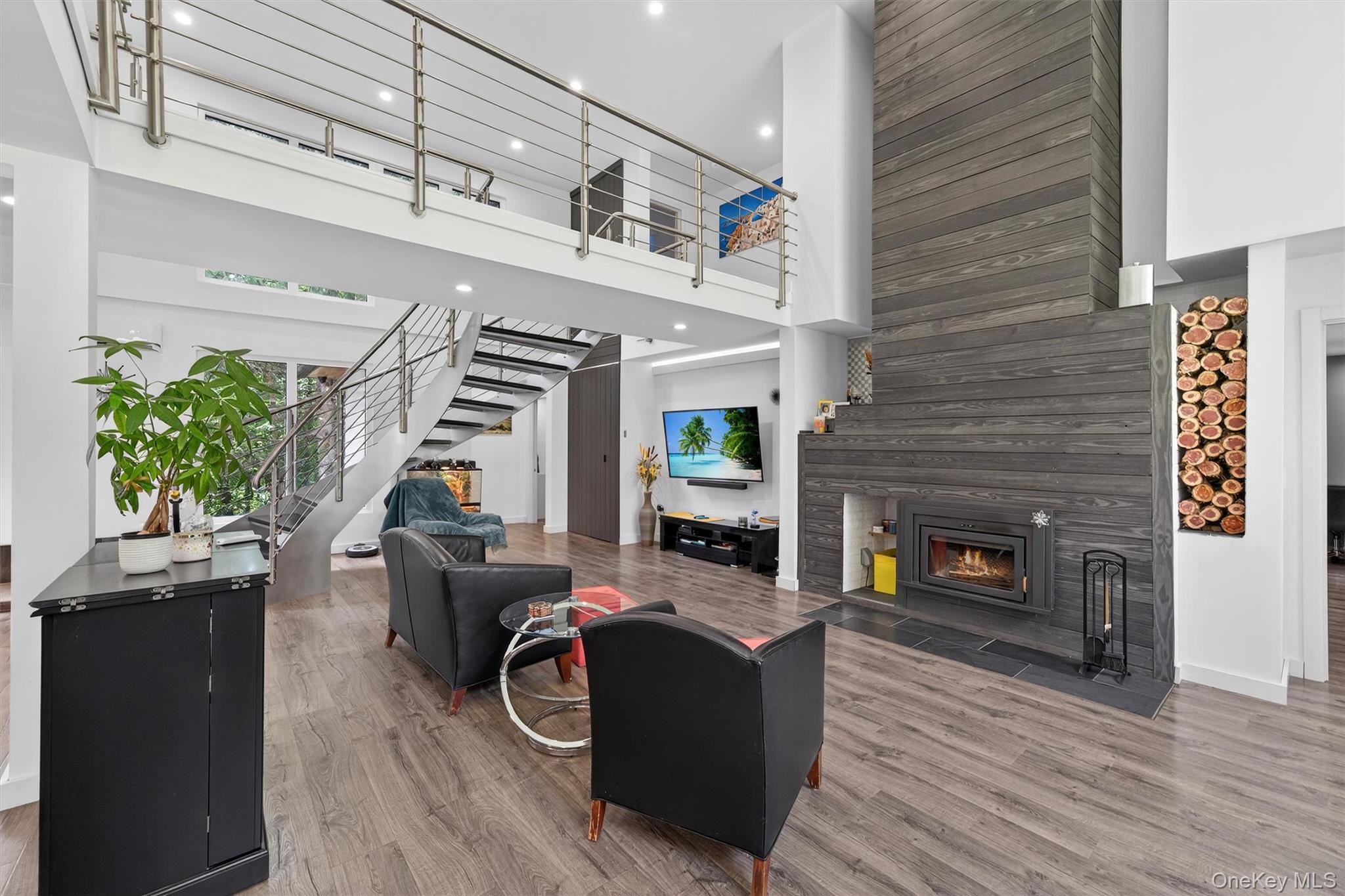 41 Sand Hill Lane, Florida, NY 10921