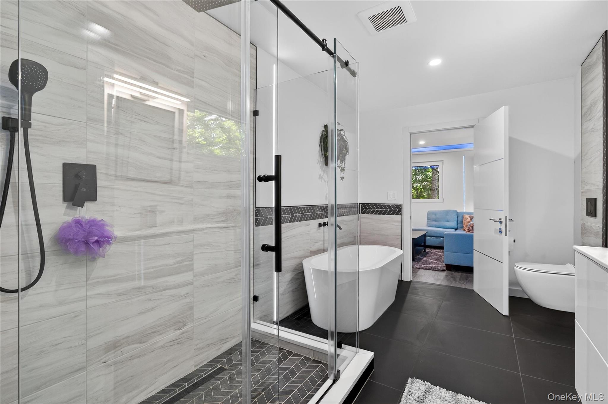 41 Sand Hill Lane, Florida, NY 10921