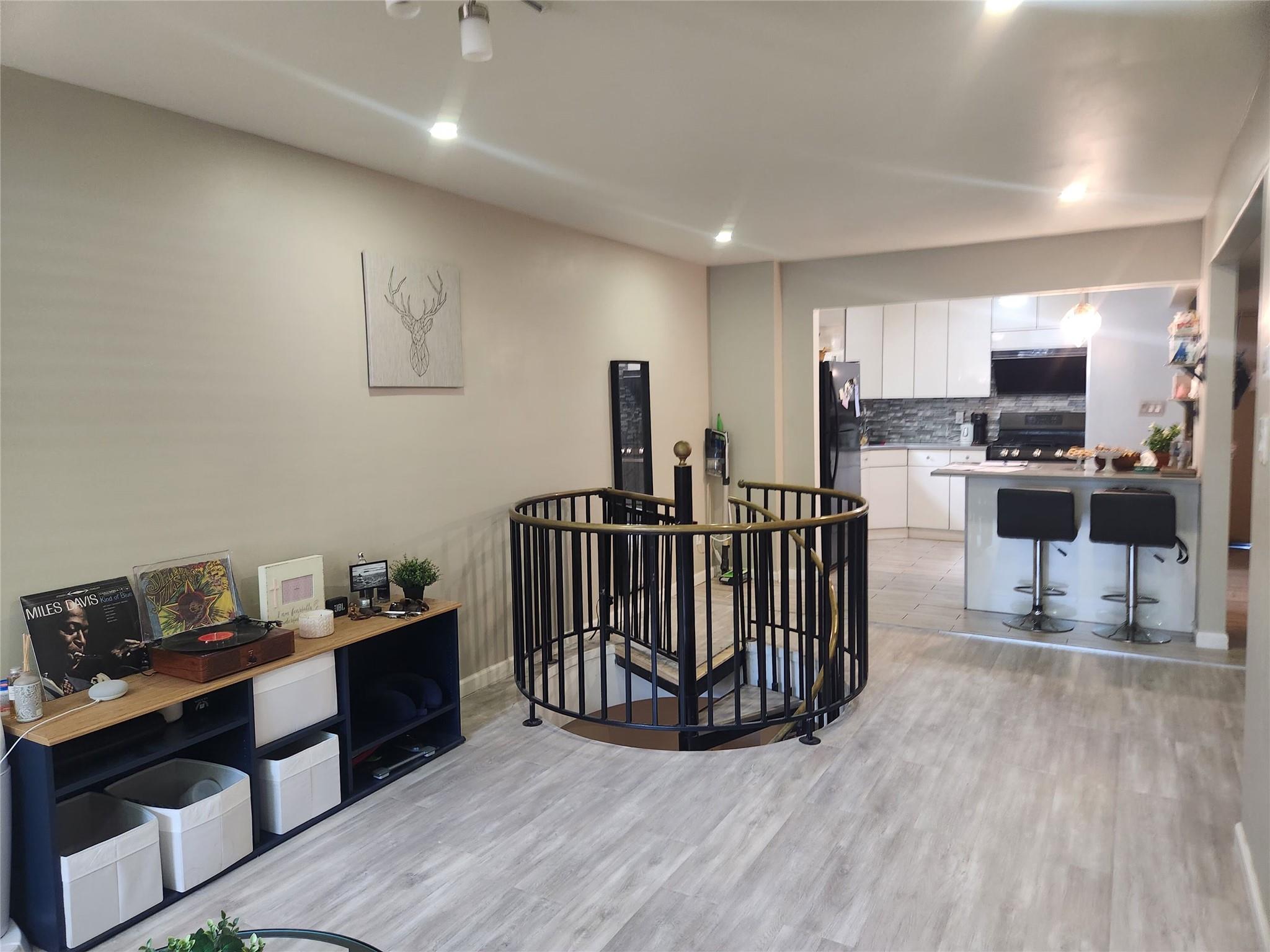 240-02 70th Avenue # 1C, Douglaston, NY 11362