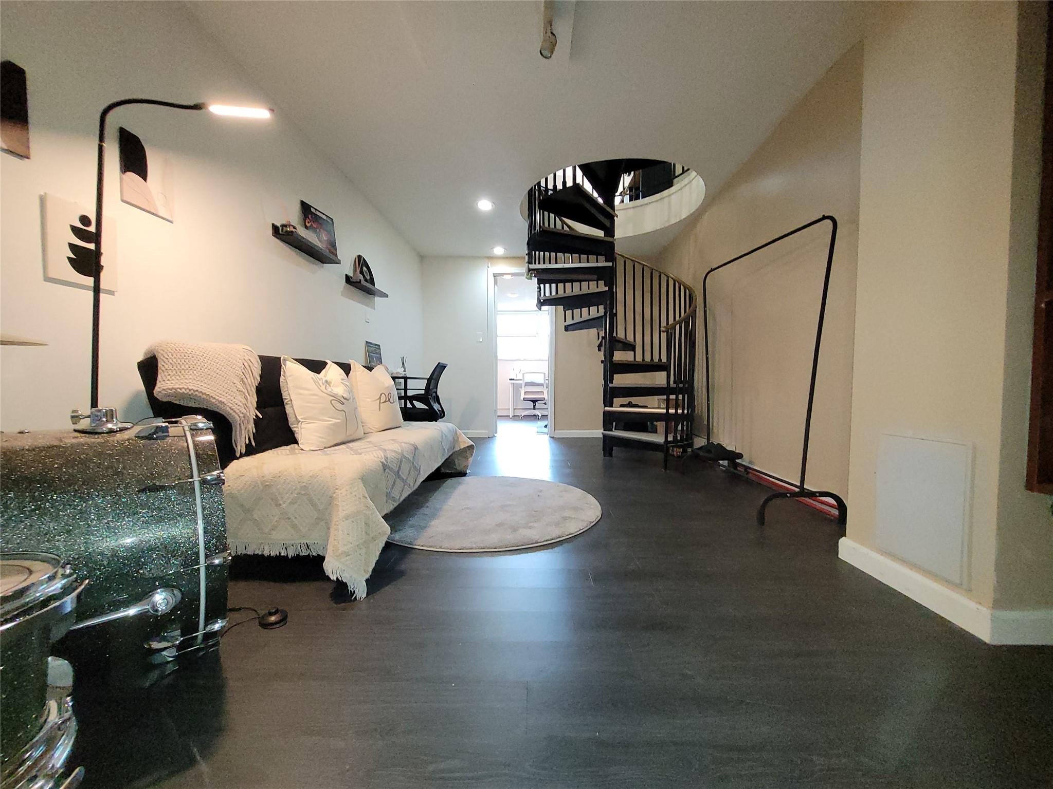 240-02 70th Avenue # 1C, Douglaston, NY 11362